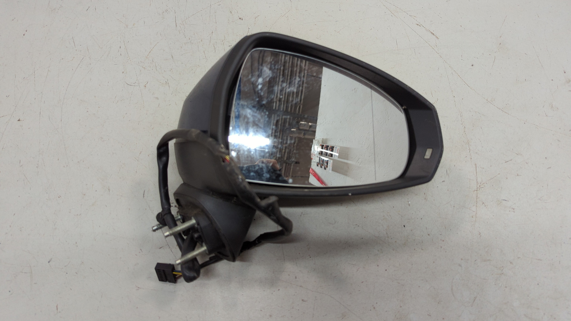 Зеркало правое электрическое