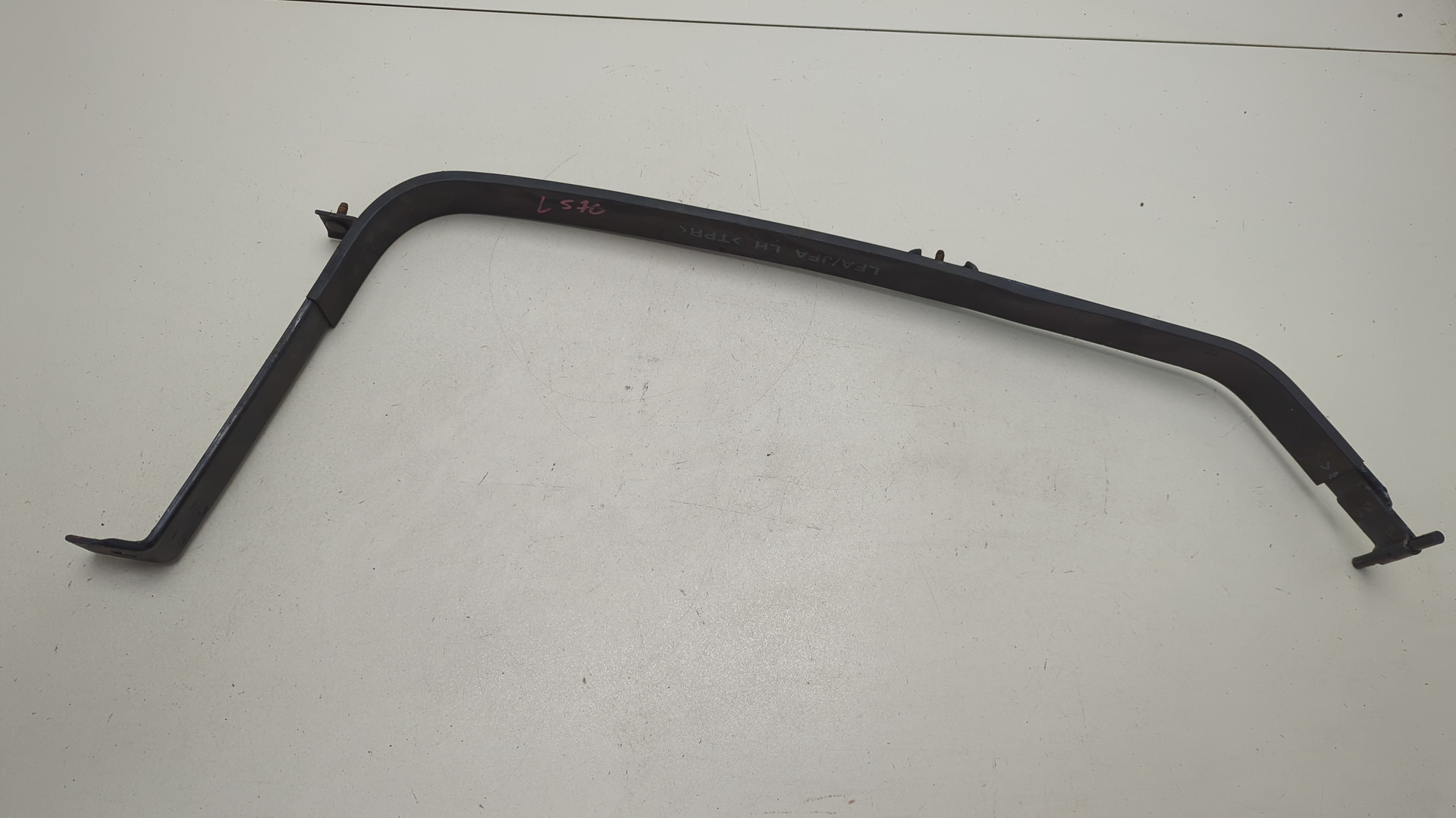 Лента крепления бензобака