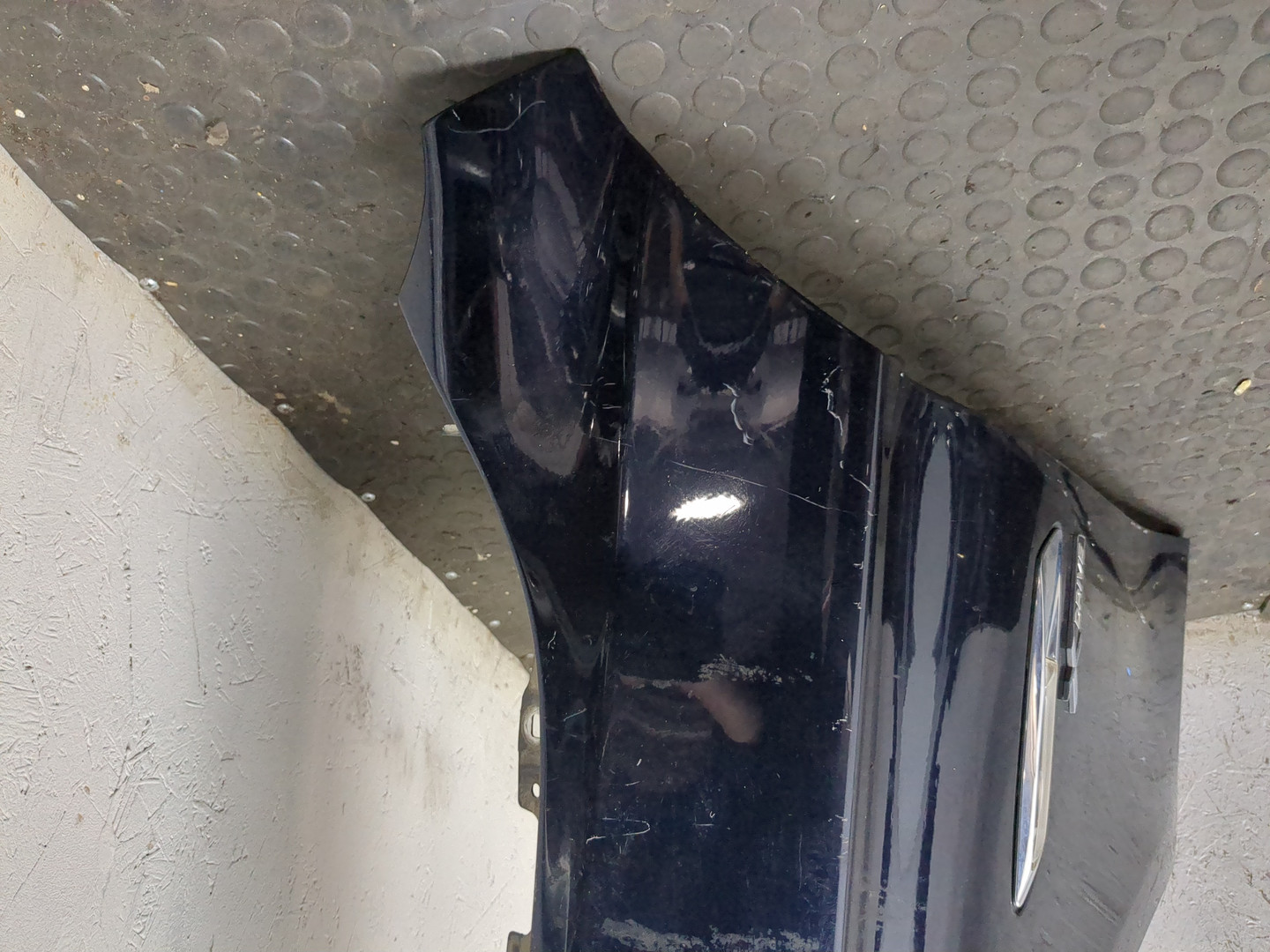 Крыло переднее левое