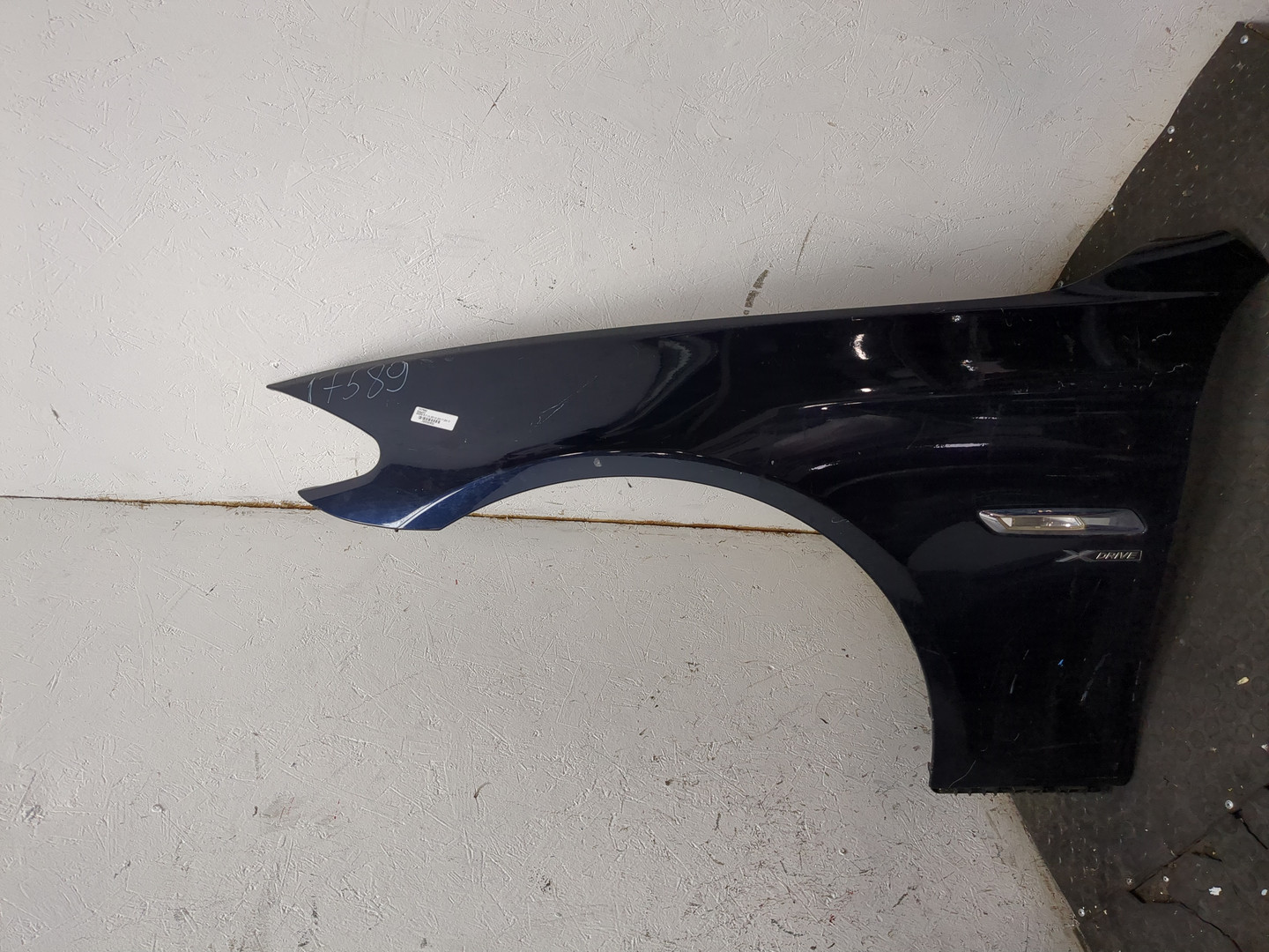 Крыло переднее левое