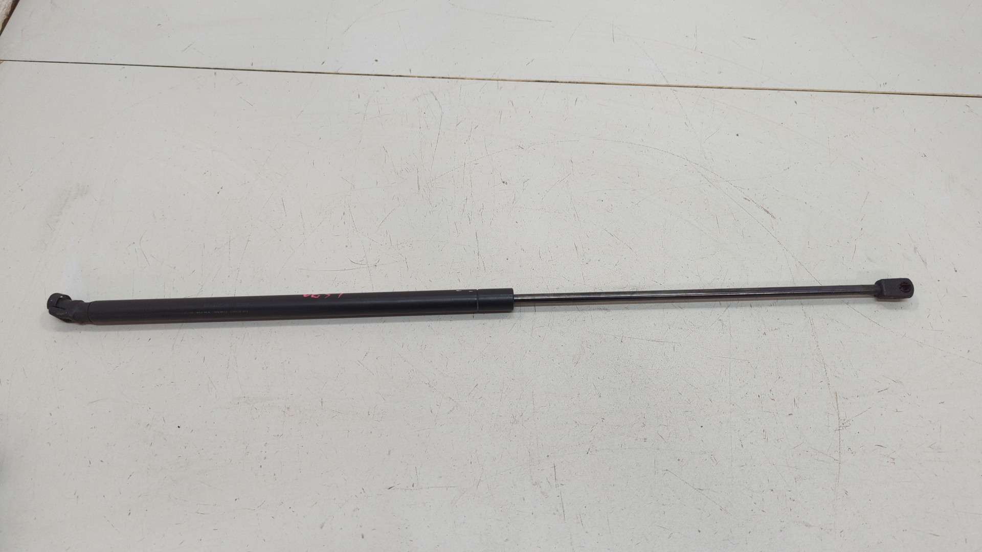 Амортизатор капота