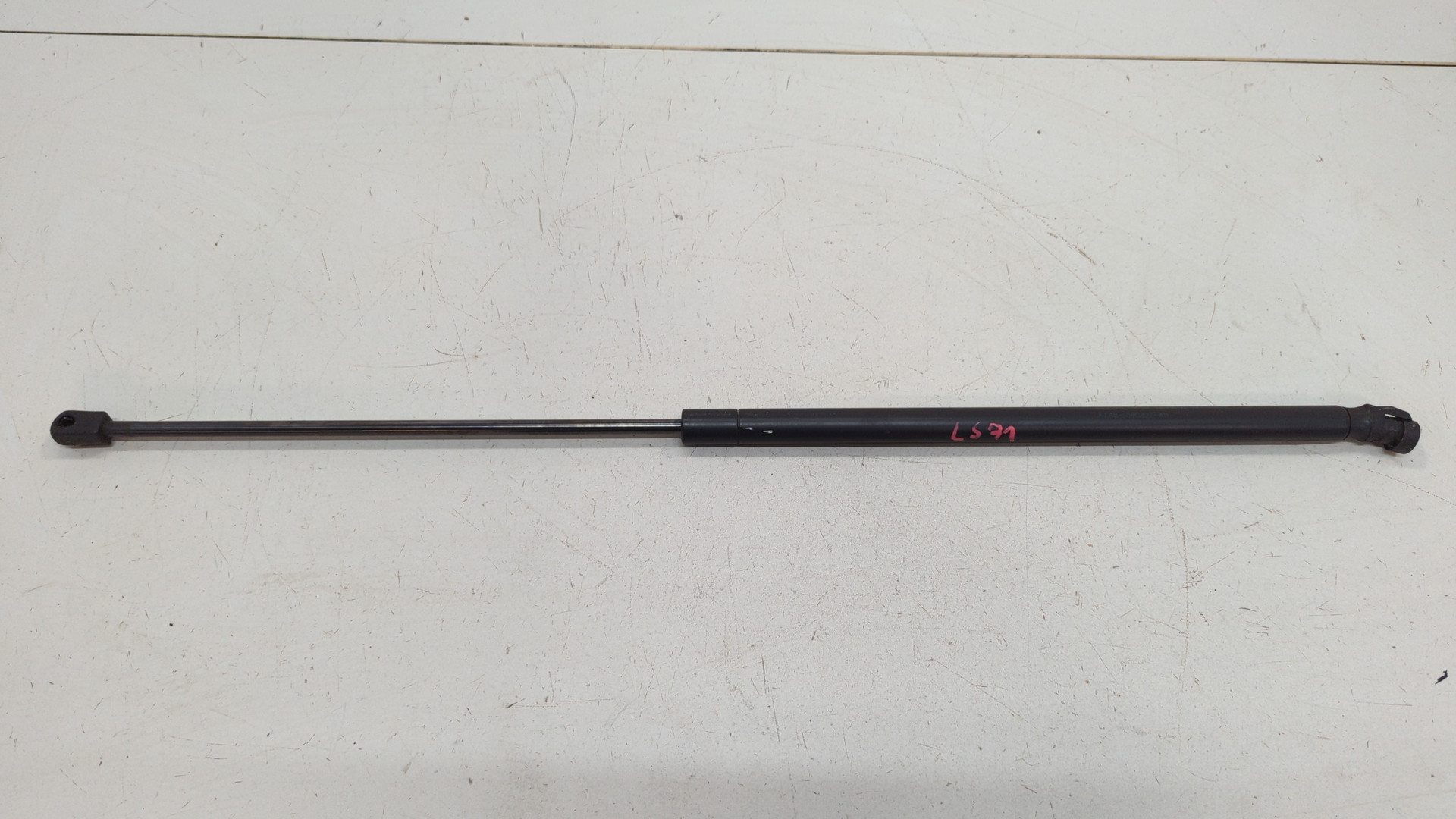 Амортизатор капота