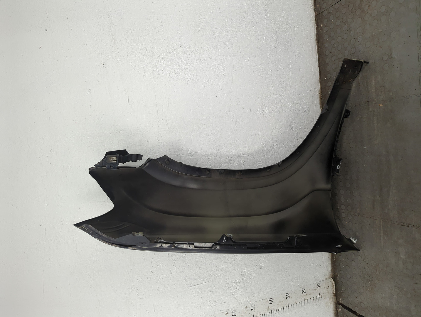 Крыло переднее левое