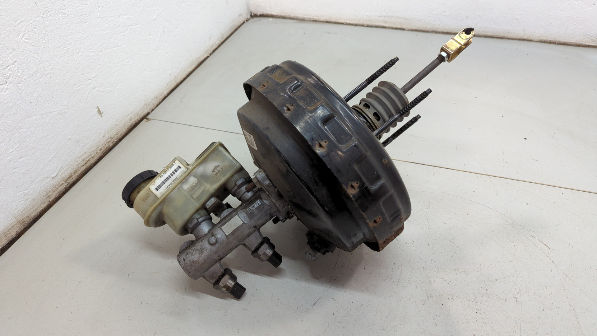 Цилиндр тормозной главный