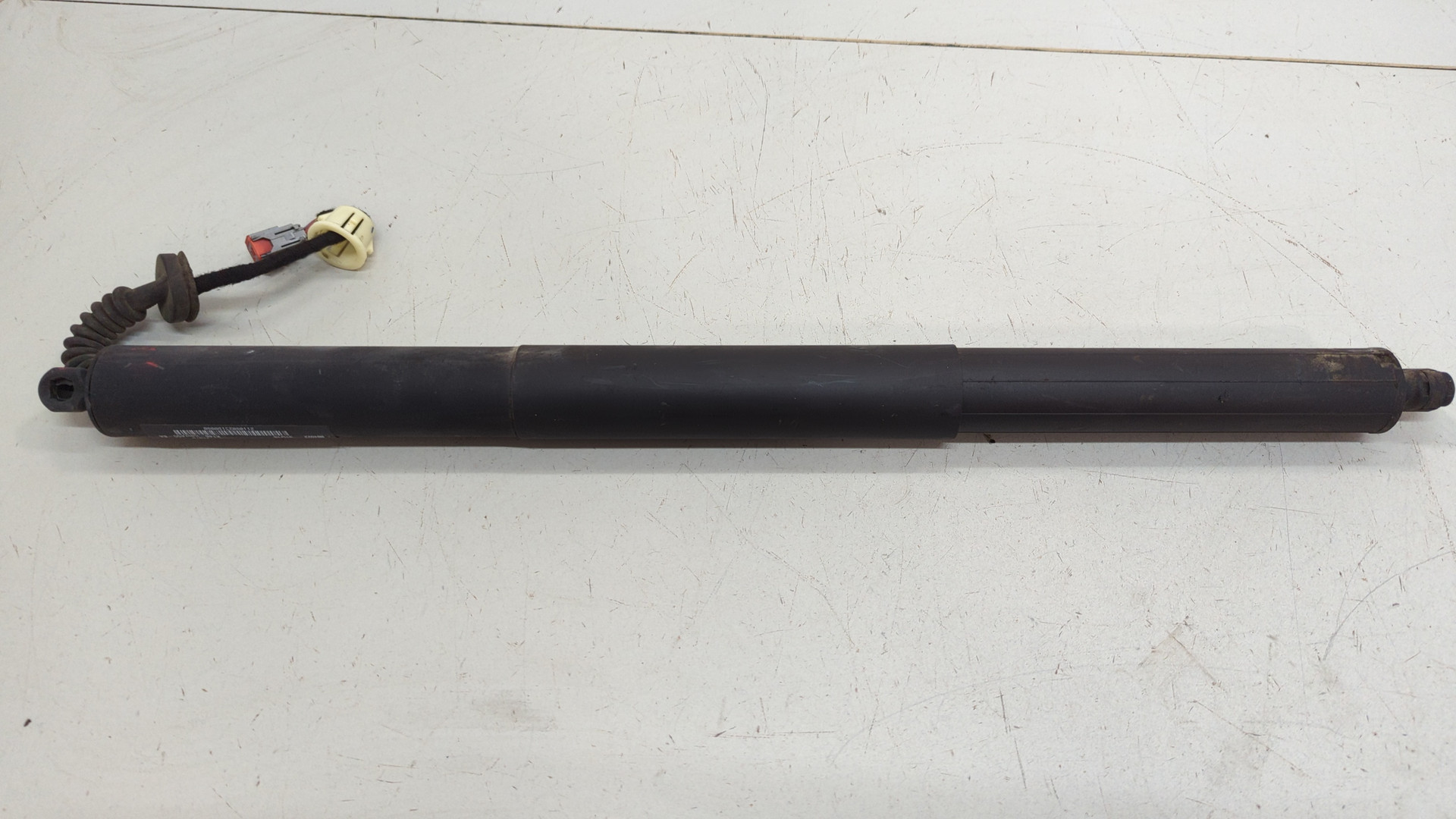 Амортизатор крышки багажника