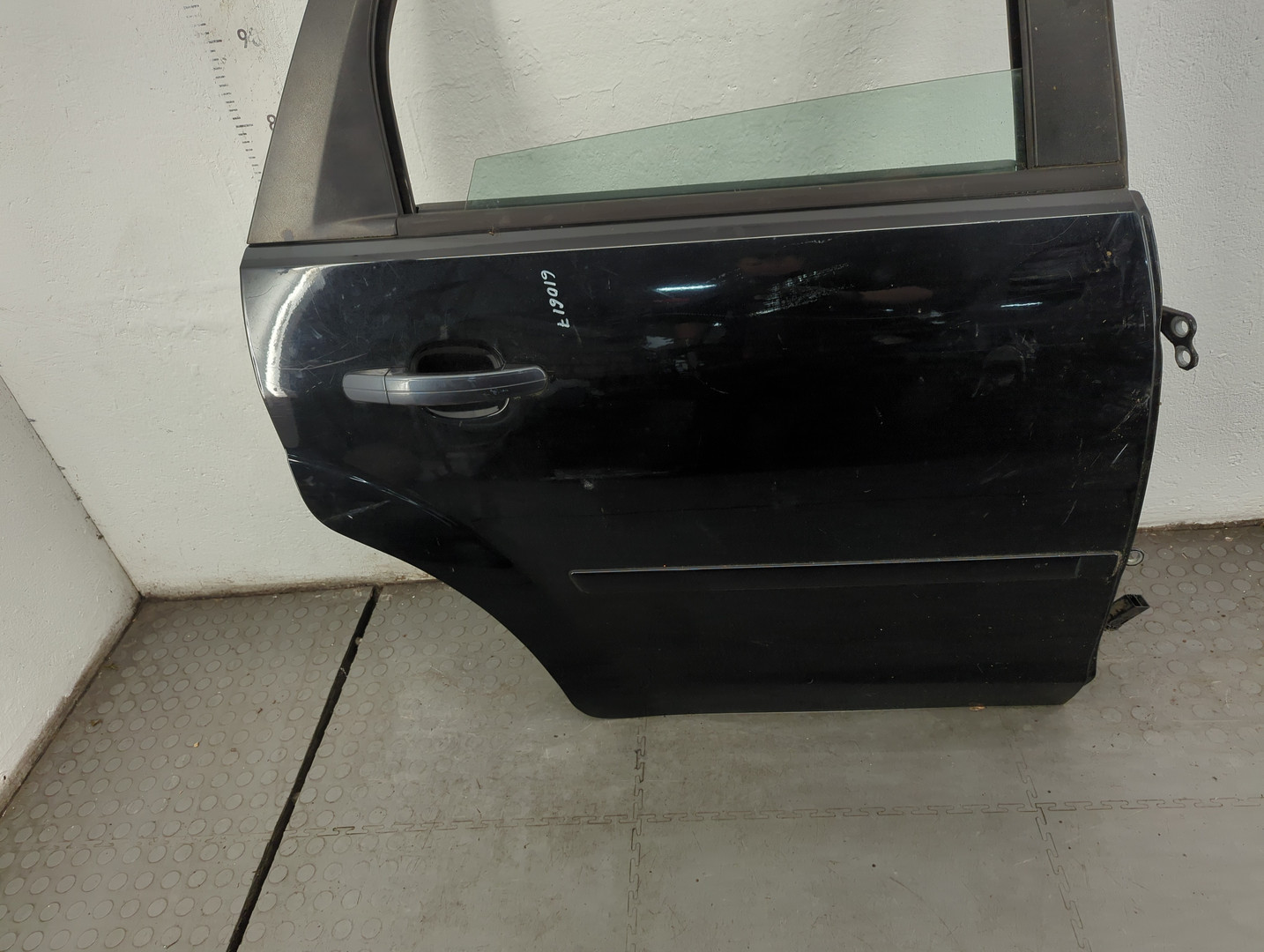 Дверь задняя правая