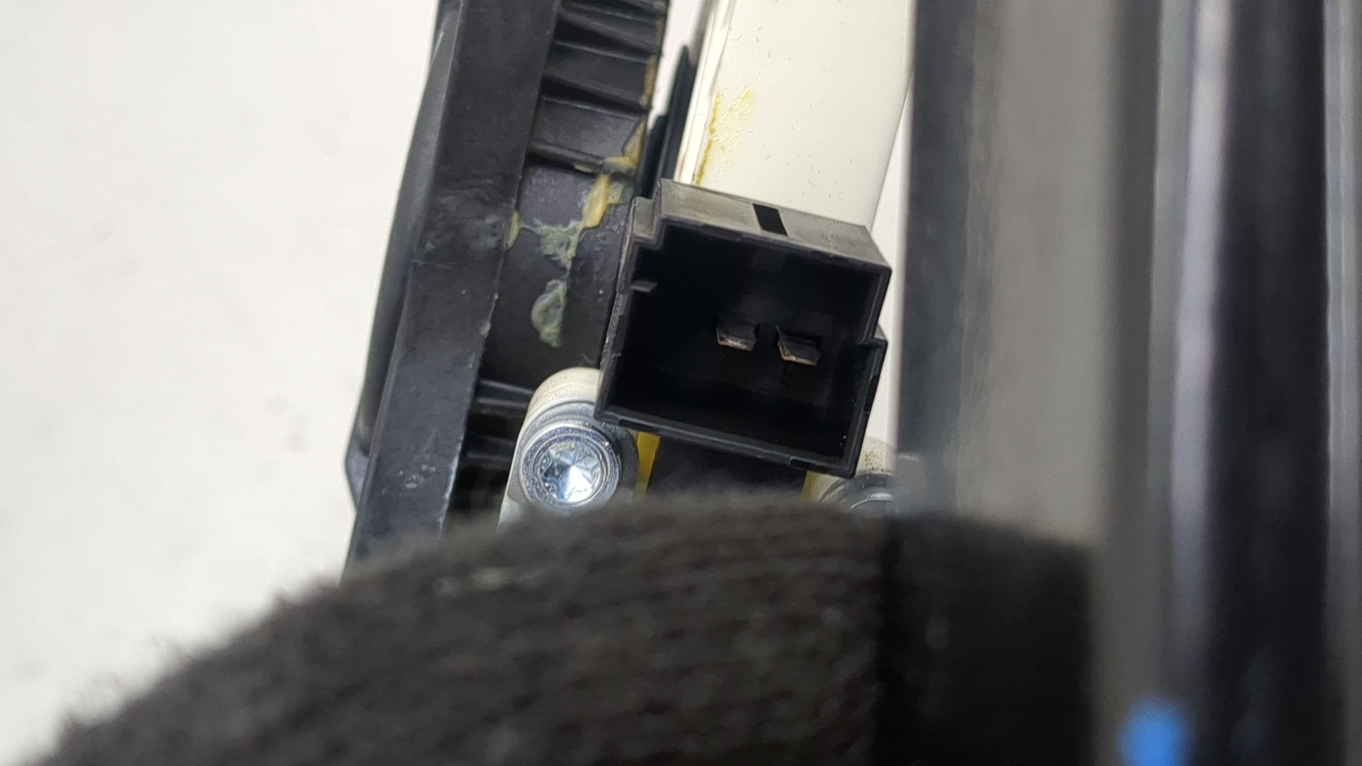 Стеклоподъемник электр. задний левый