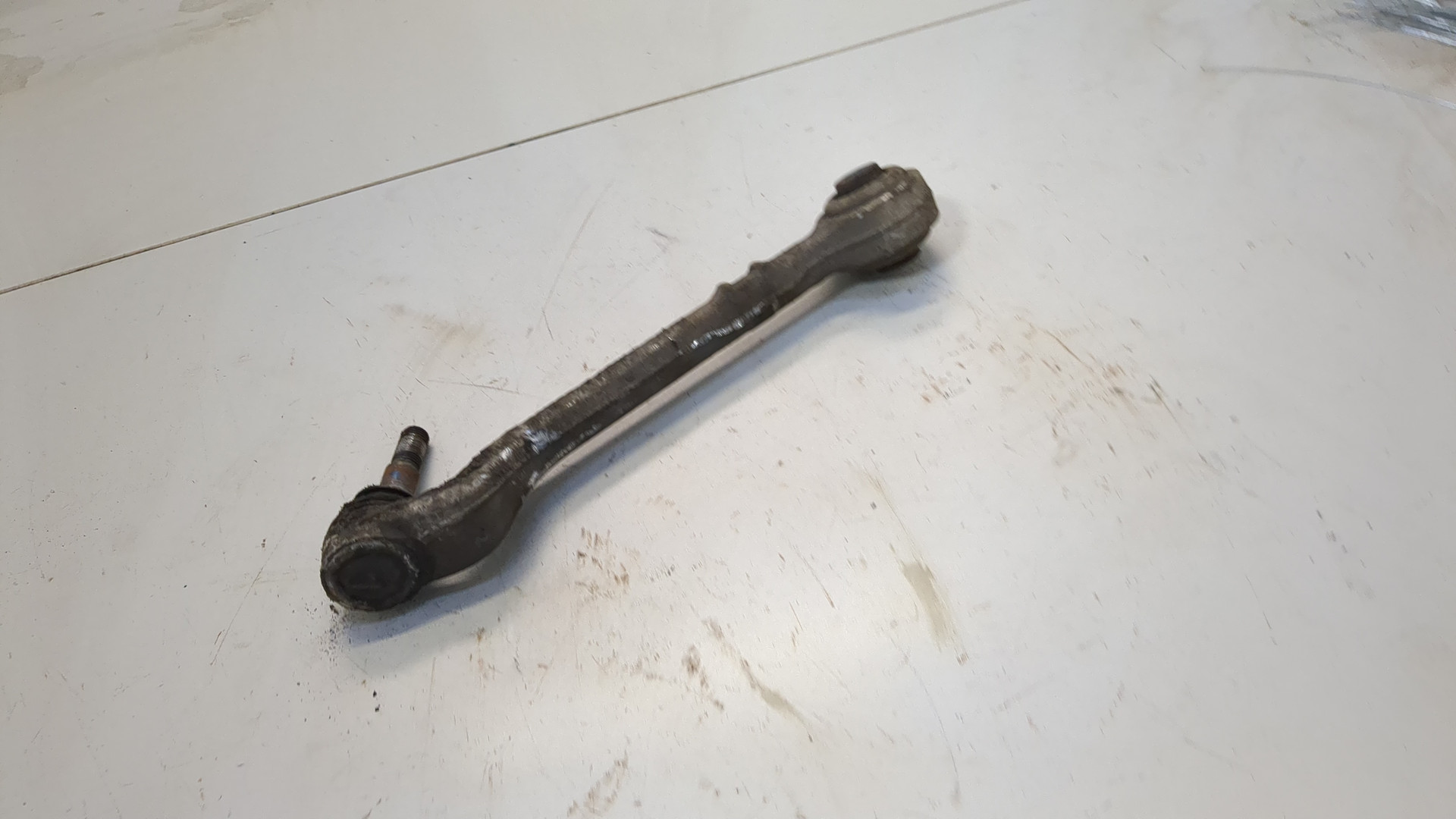 Рычаг передний левый