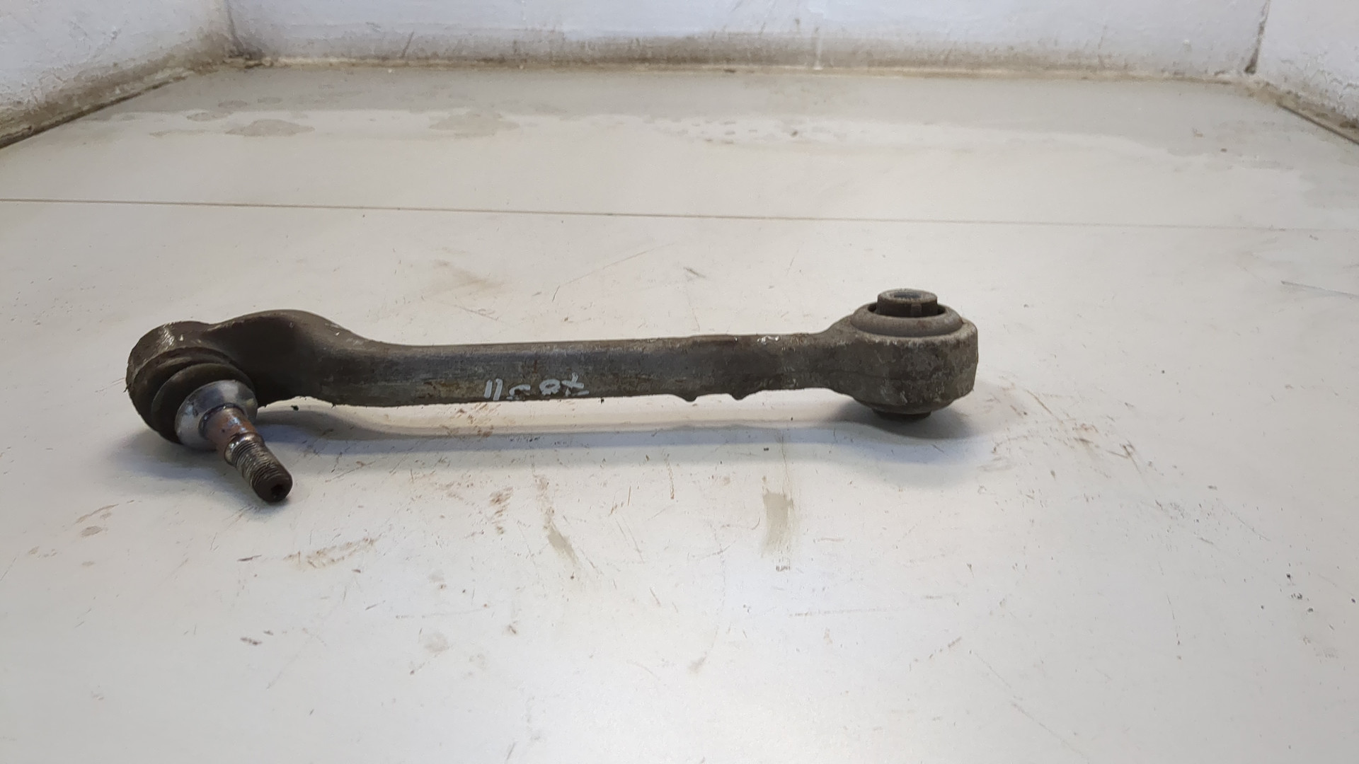 Рычаг передний левый