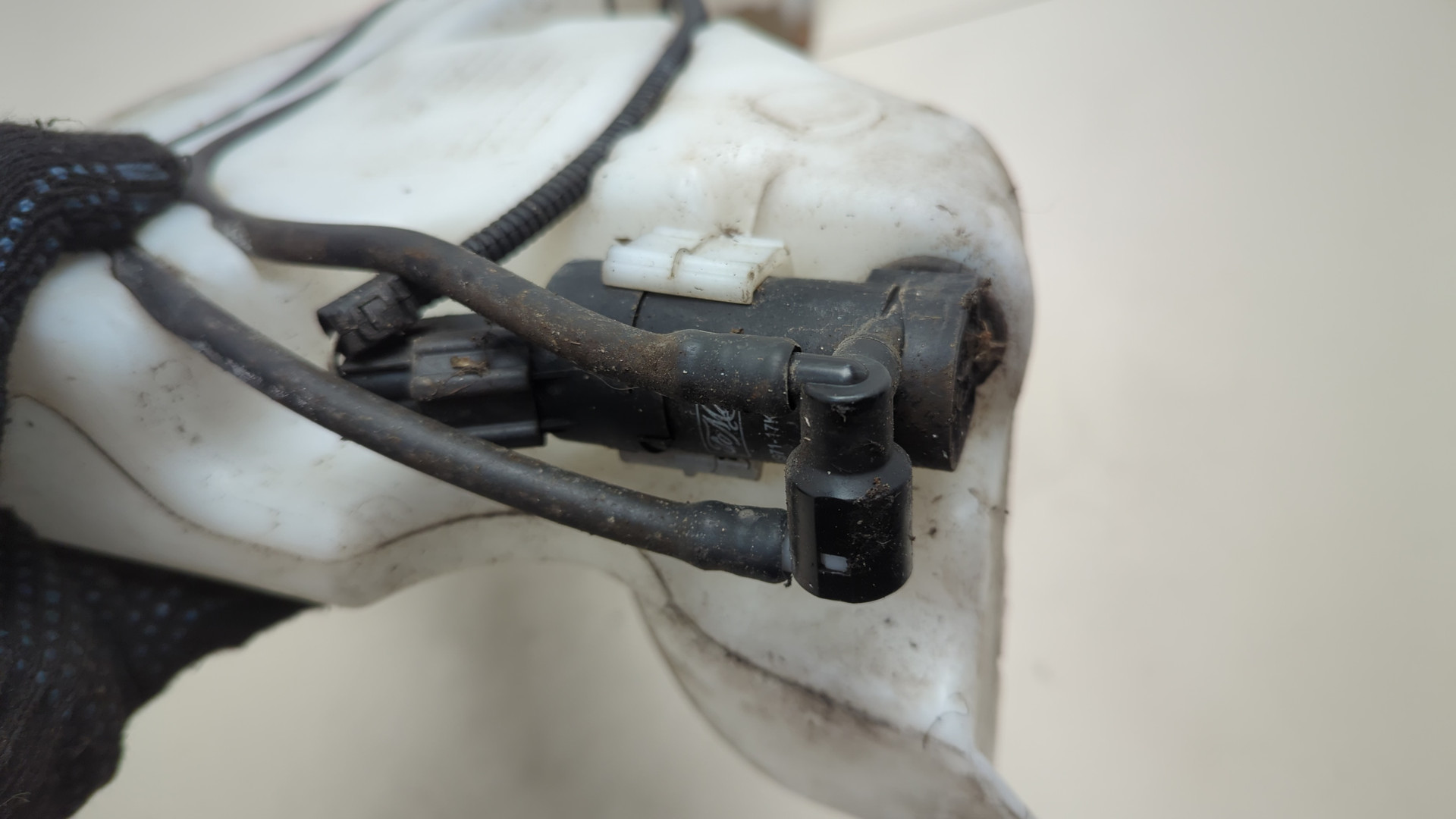 Бачок омывателя лобового стекла