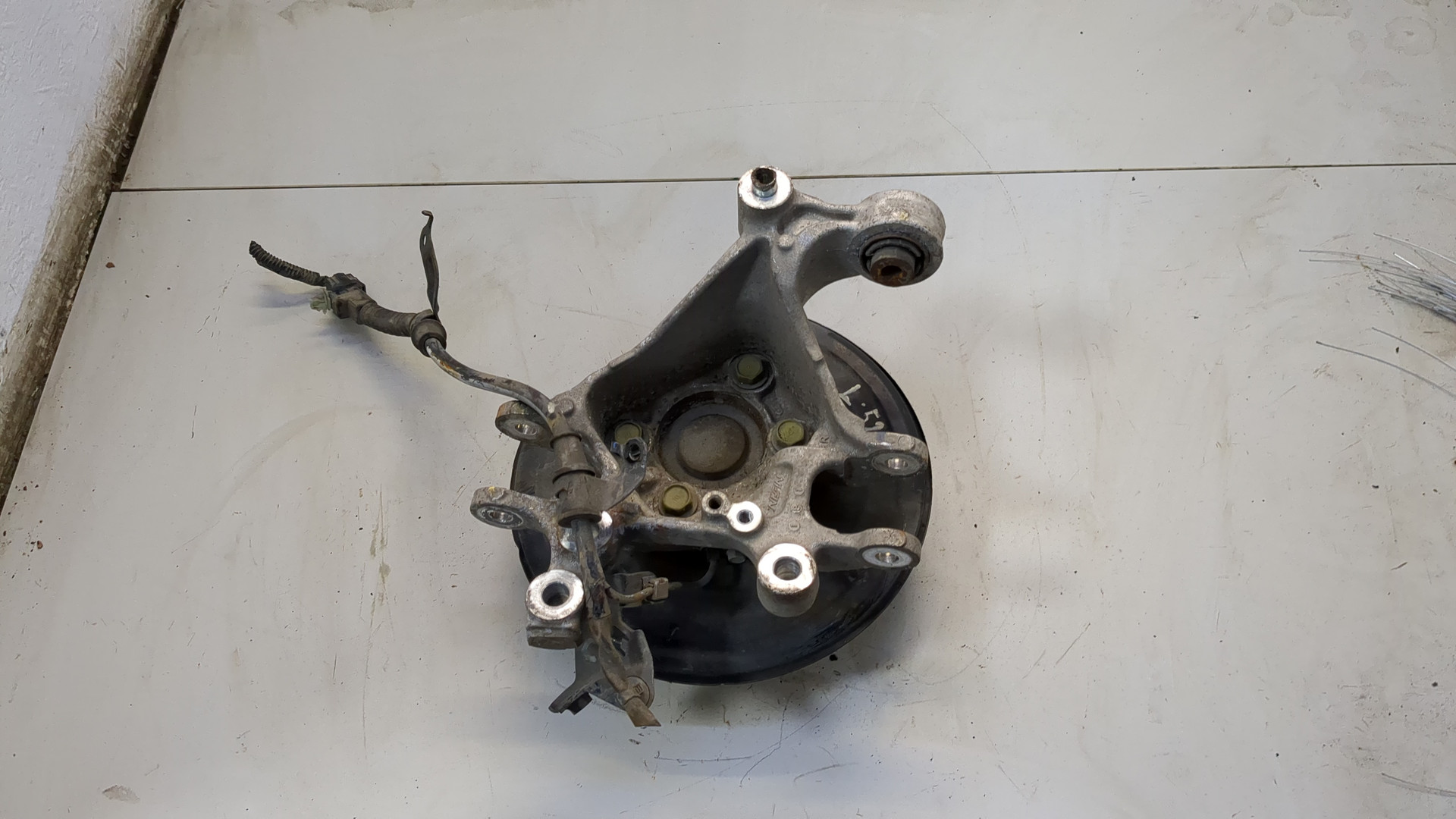 Кулак поворотный задний правый