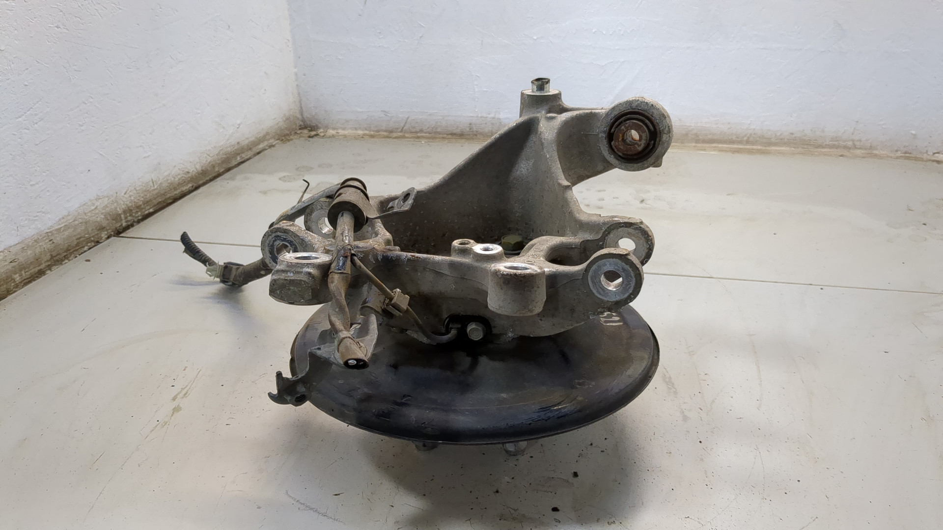 Кулак поворотный задний правый