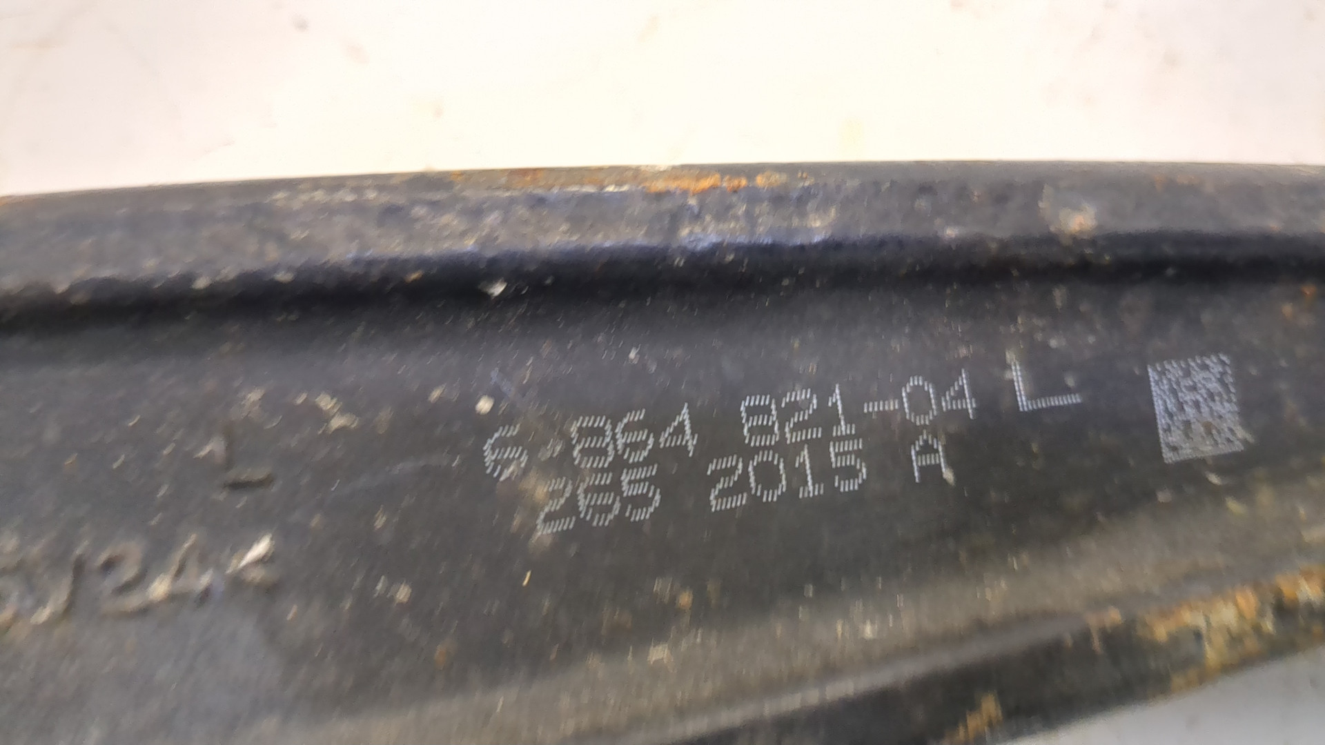 Рычаг передний левый