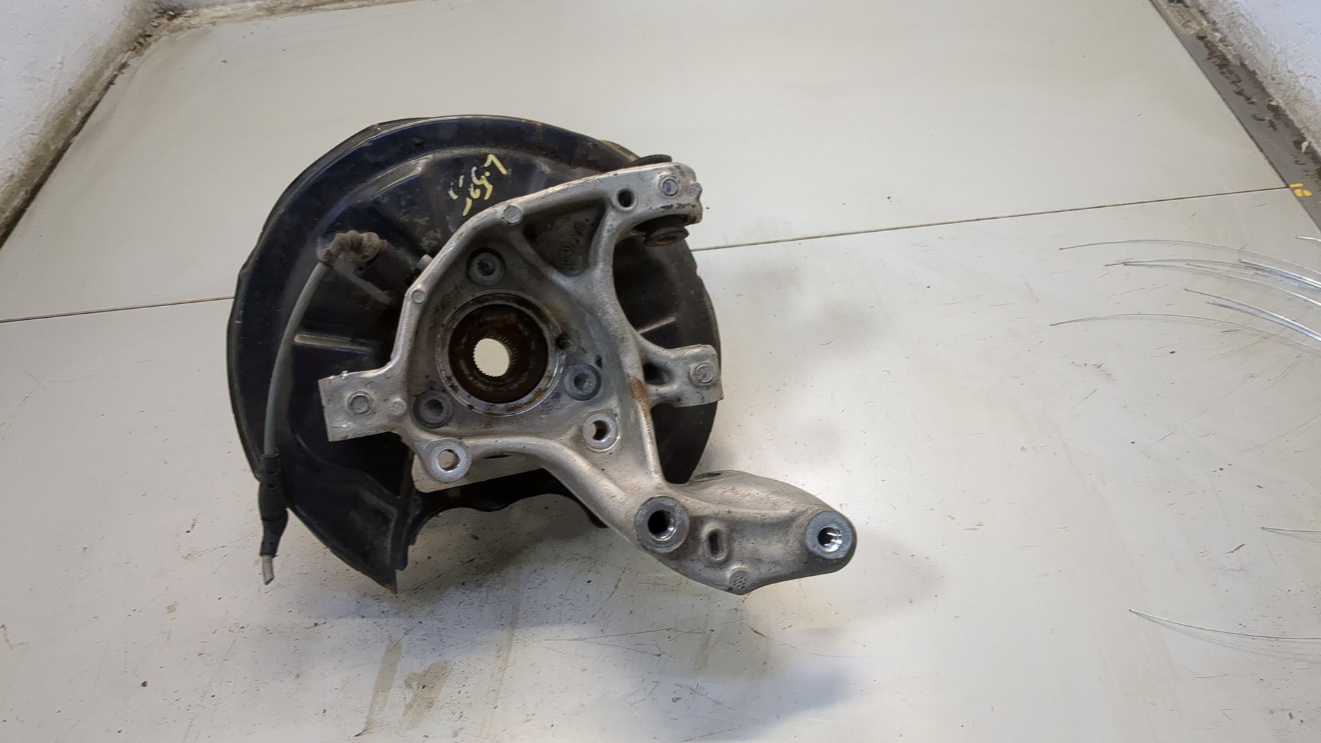 Кулак поворотный задний правый