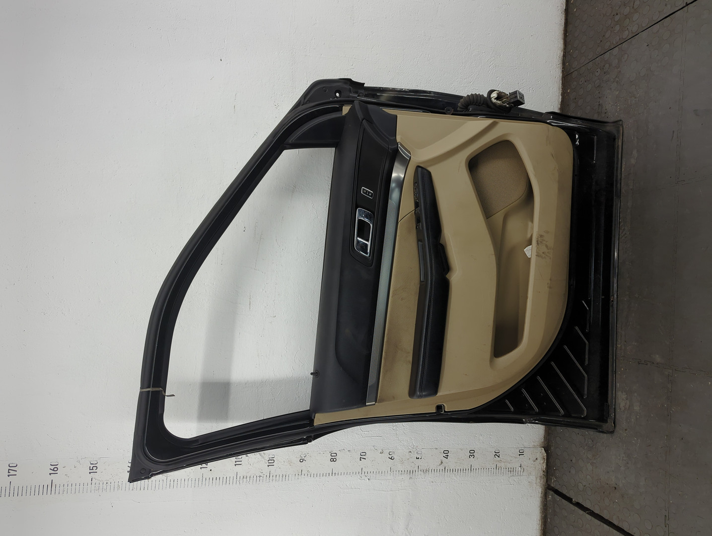 Дверь передняя левая