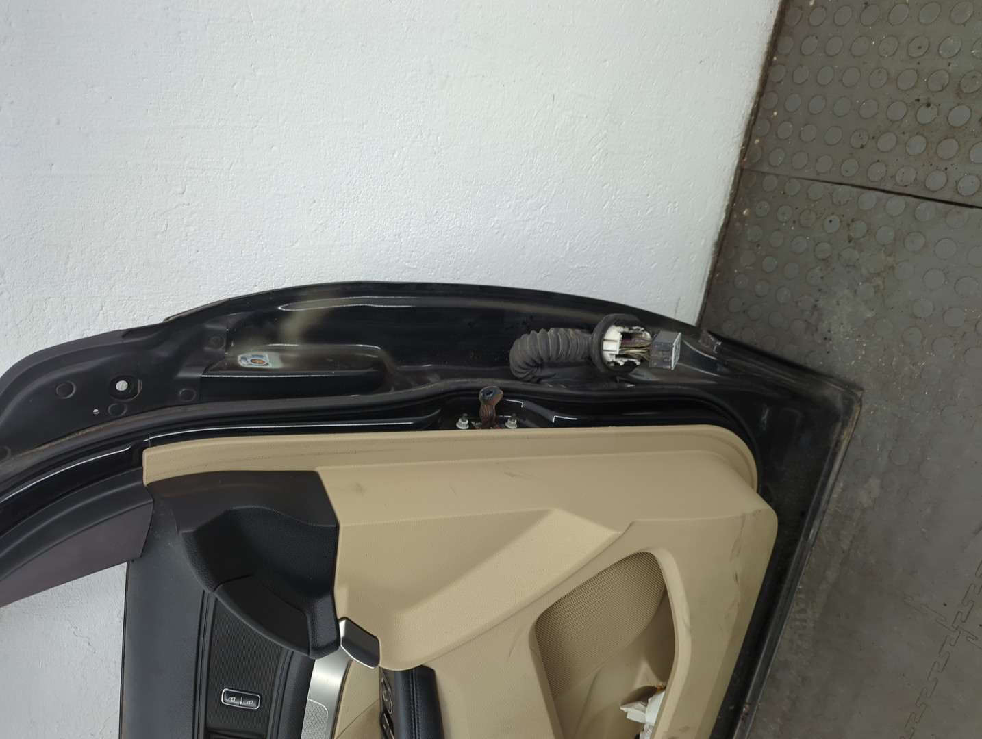 Дверь передняя левая