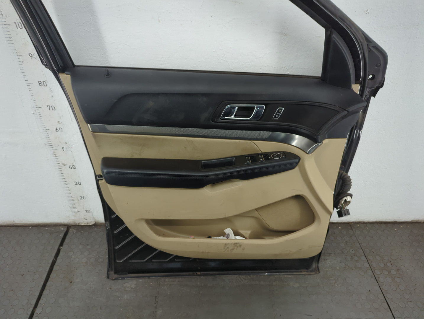 Дверь передняя левая