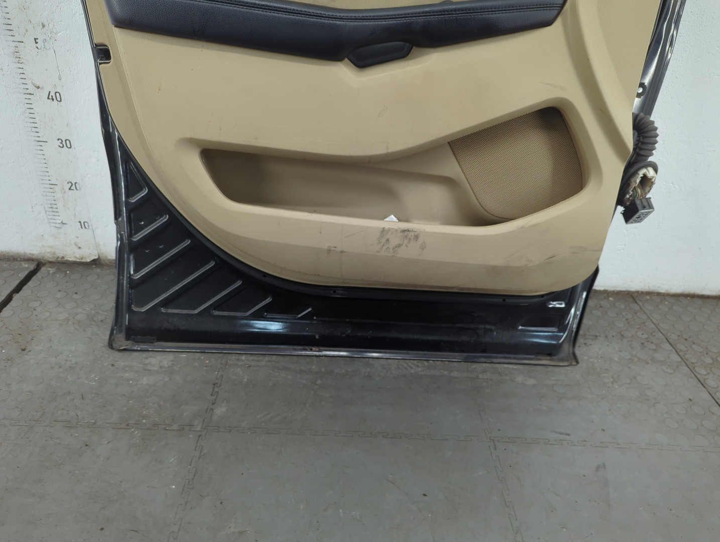 Дверь передняя левая