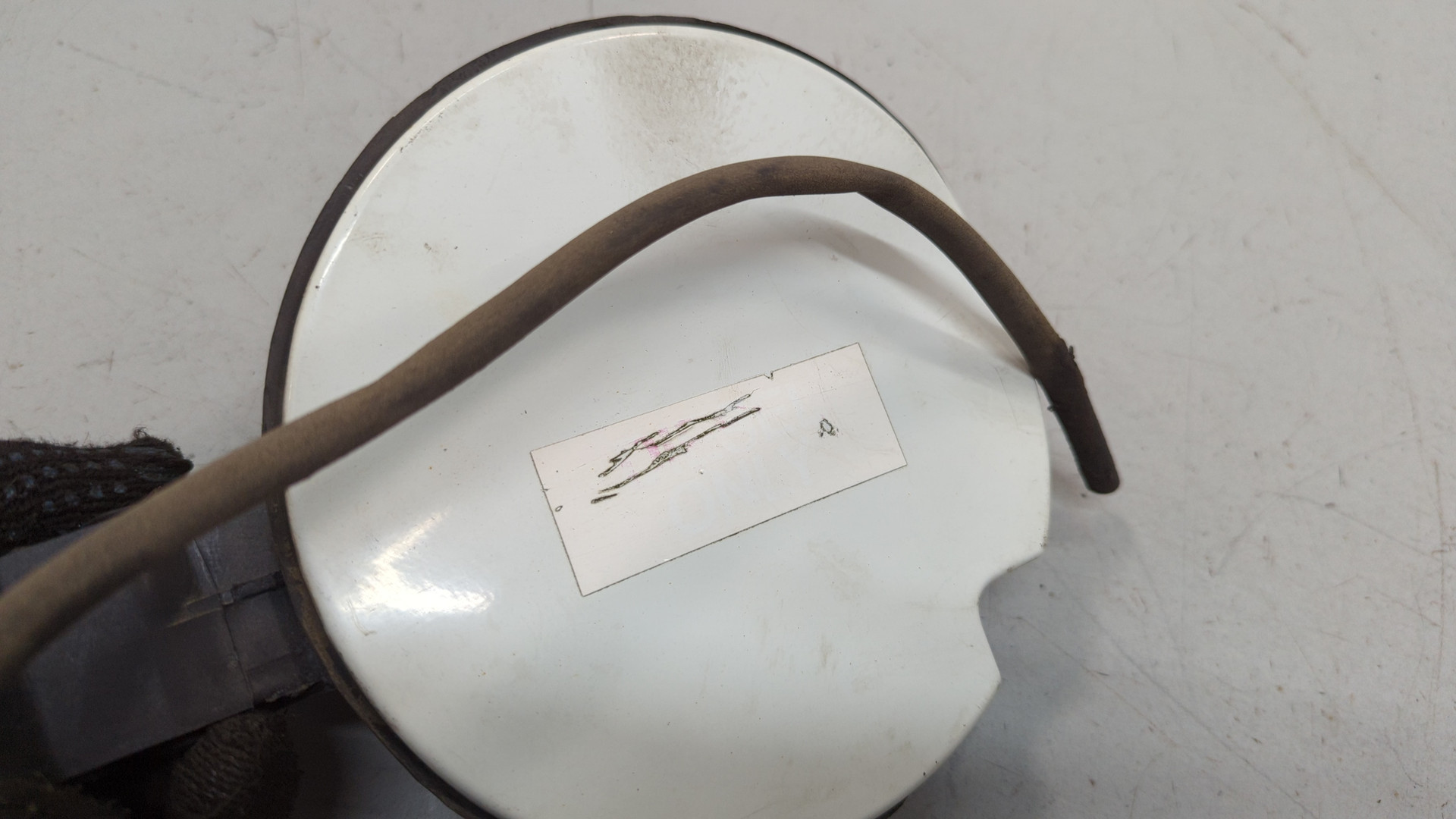 Лючок бензобака