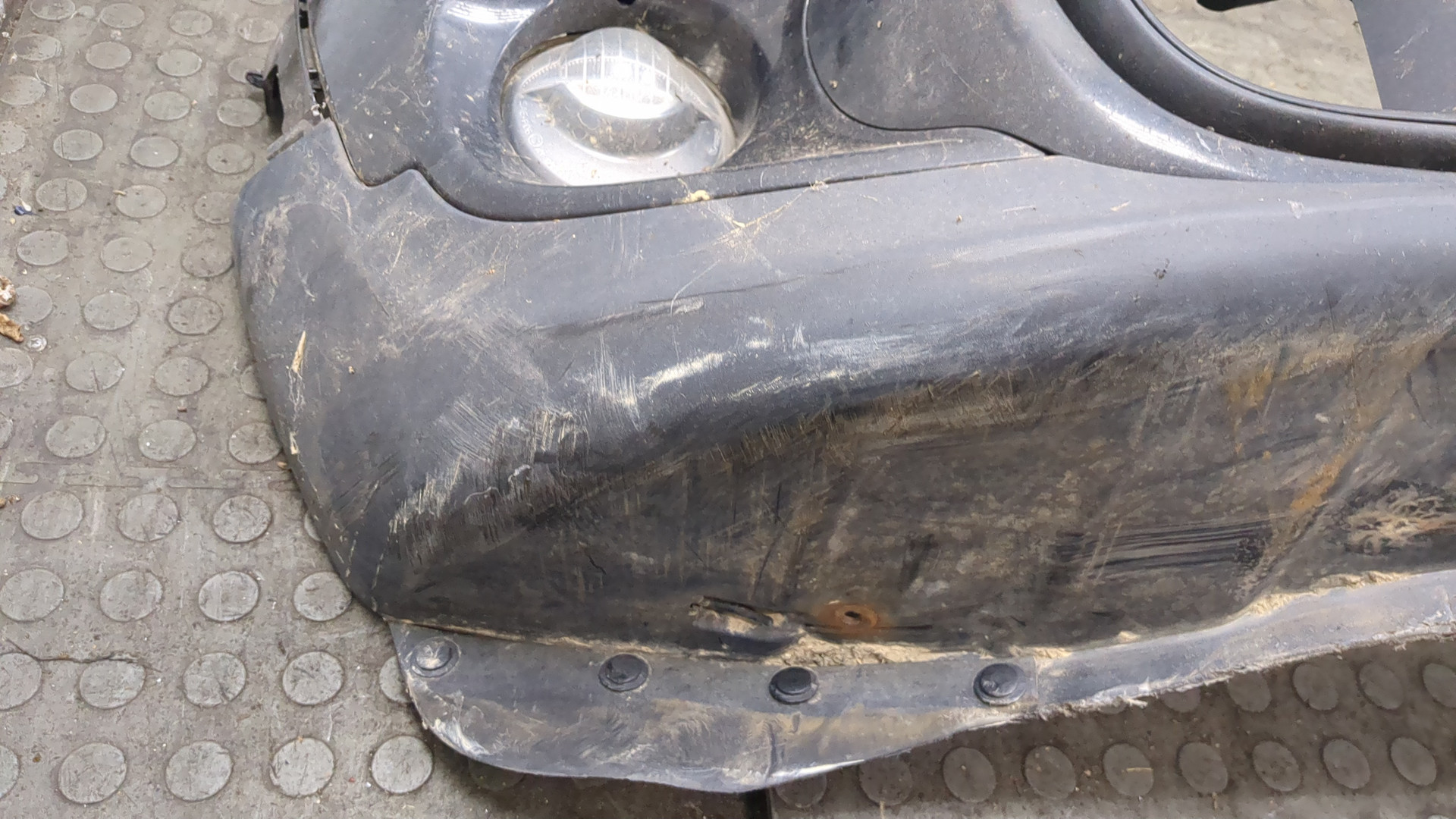 Бампер передний