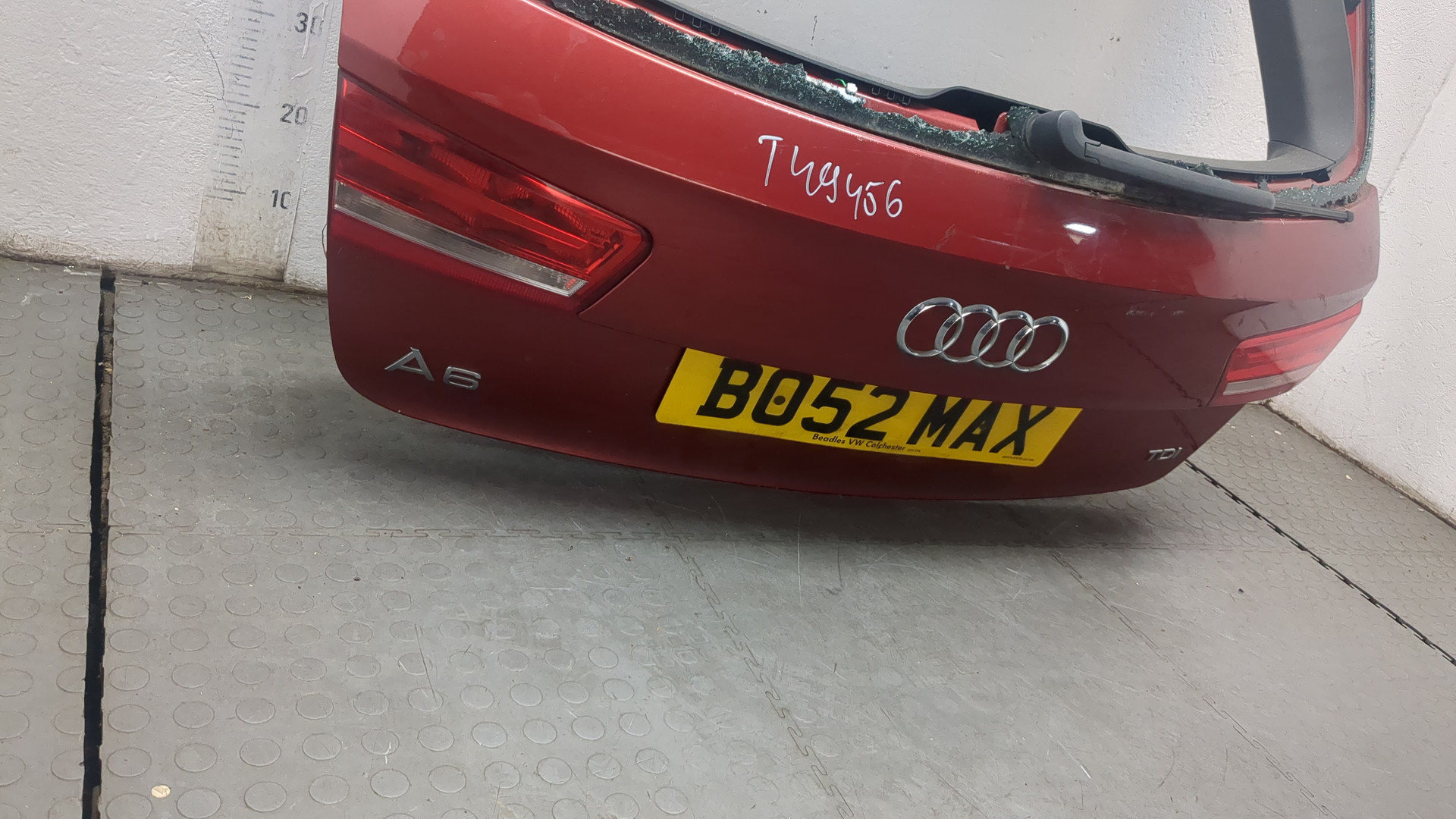 Дверь багажника