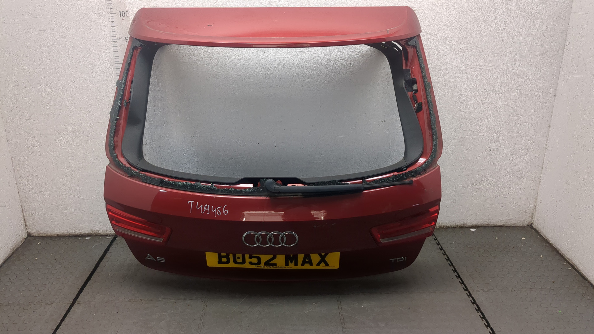 Дверь багажника