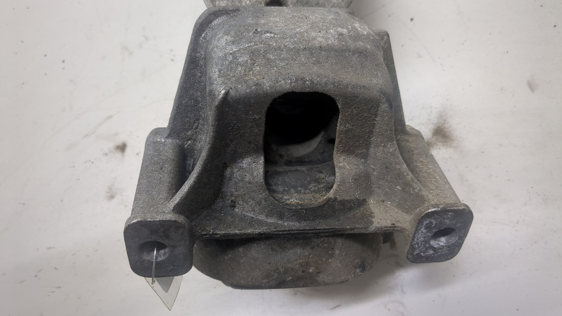 Опора двигателя левая