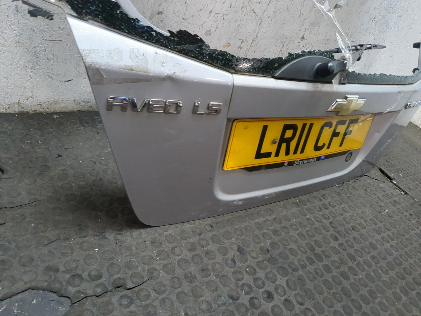 Дверь багажника