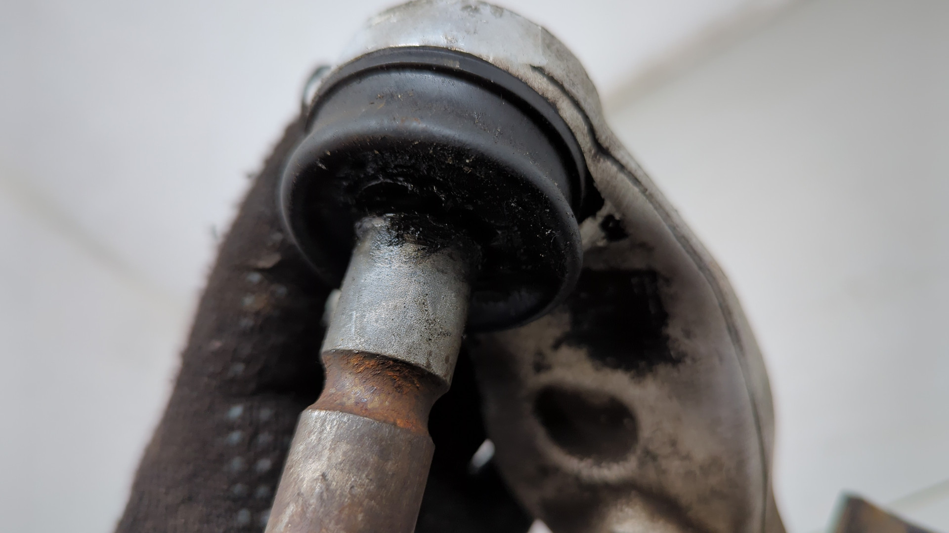 Рычаг передний левый