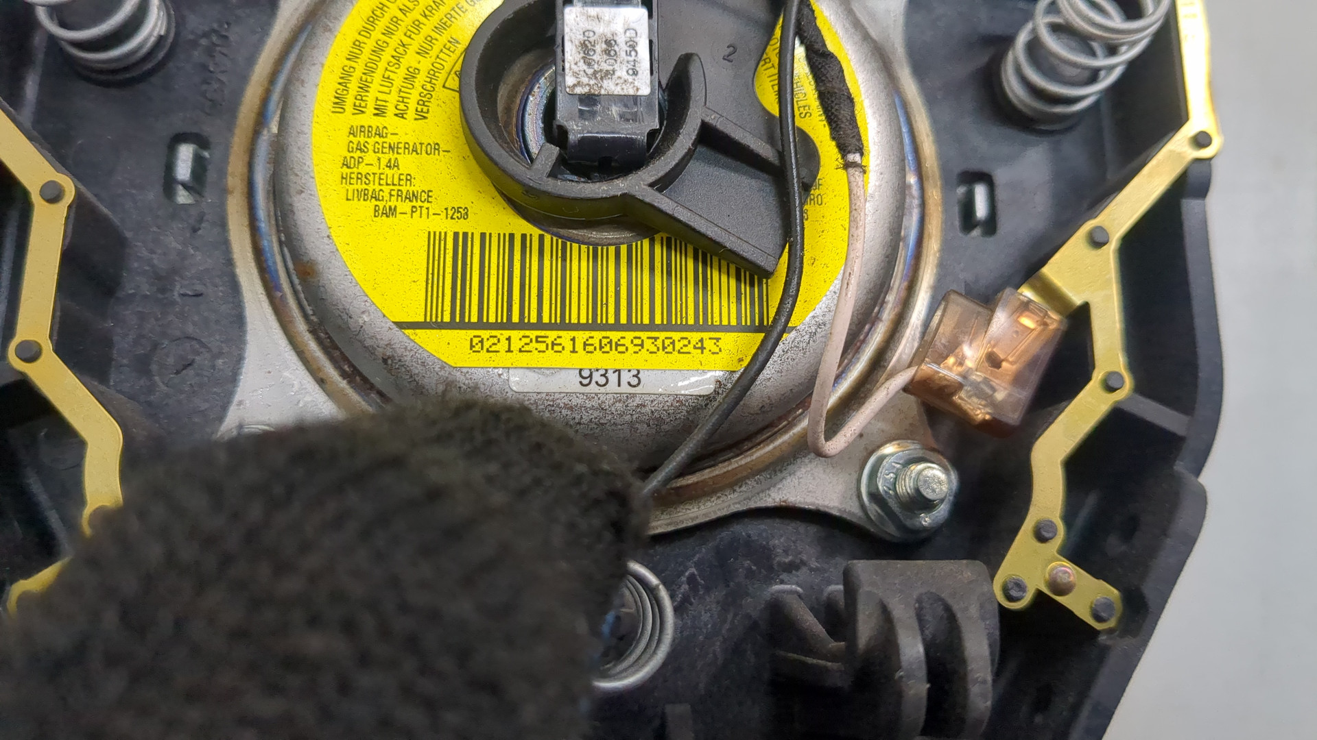 Подушка безопасности в рулевое колесо