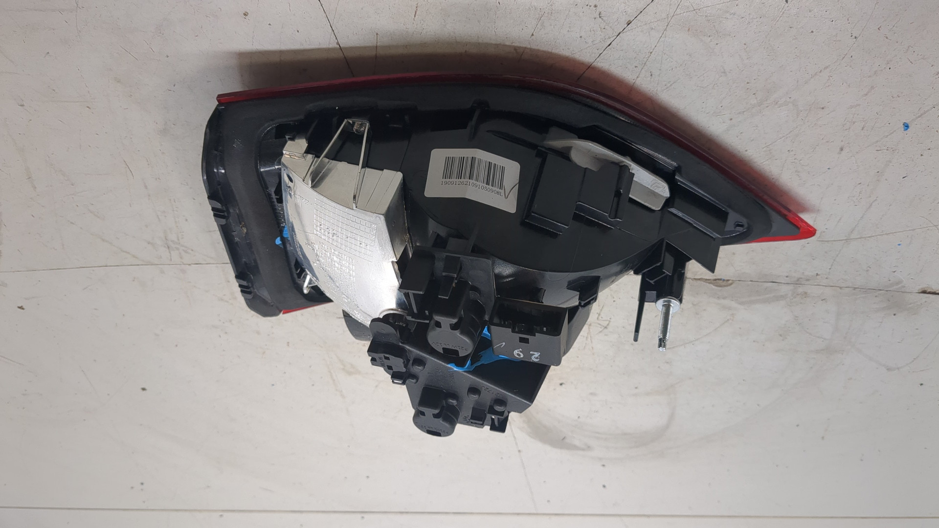 Фонарь задний внутренний левый