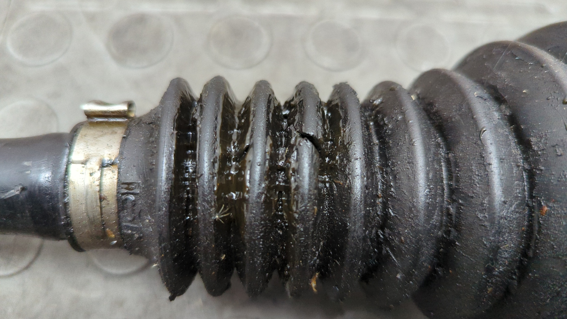 Полуось передняя левая