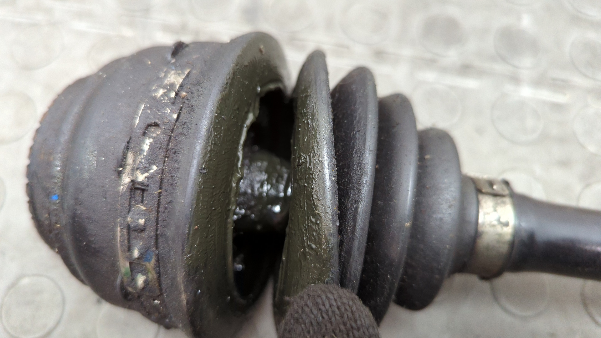 Полуось передняя левая