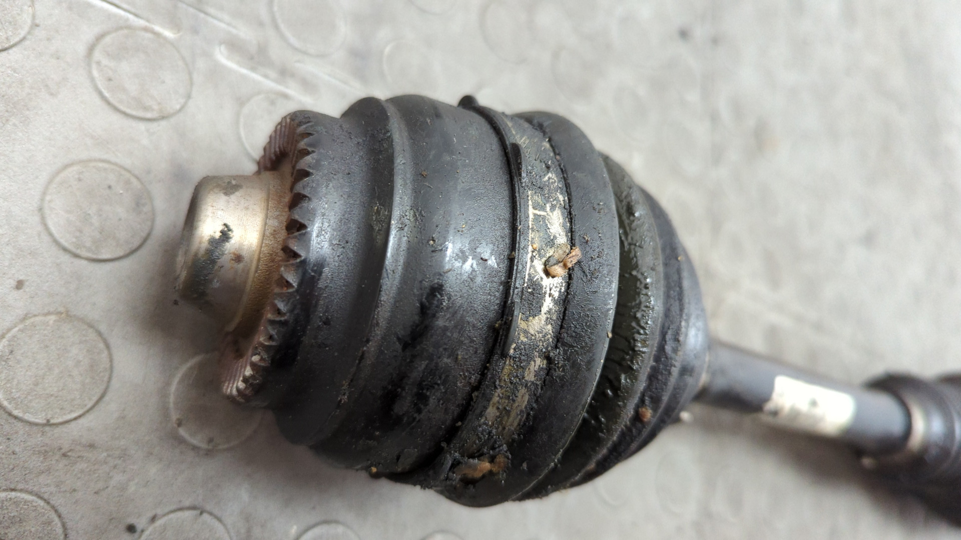 Полуось передняя левая