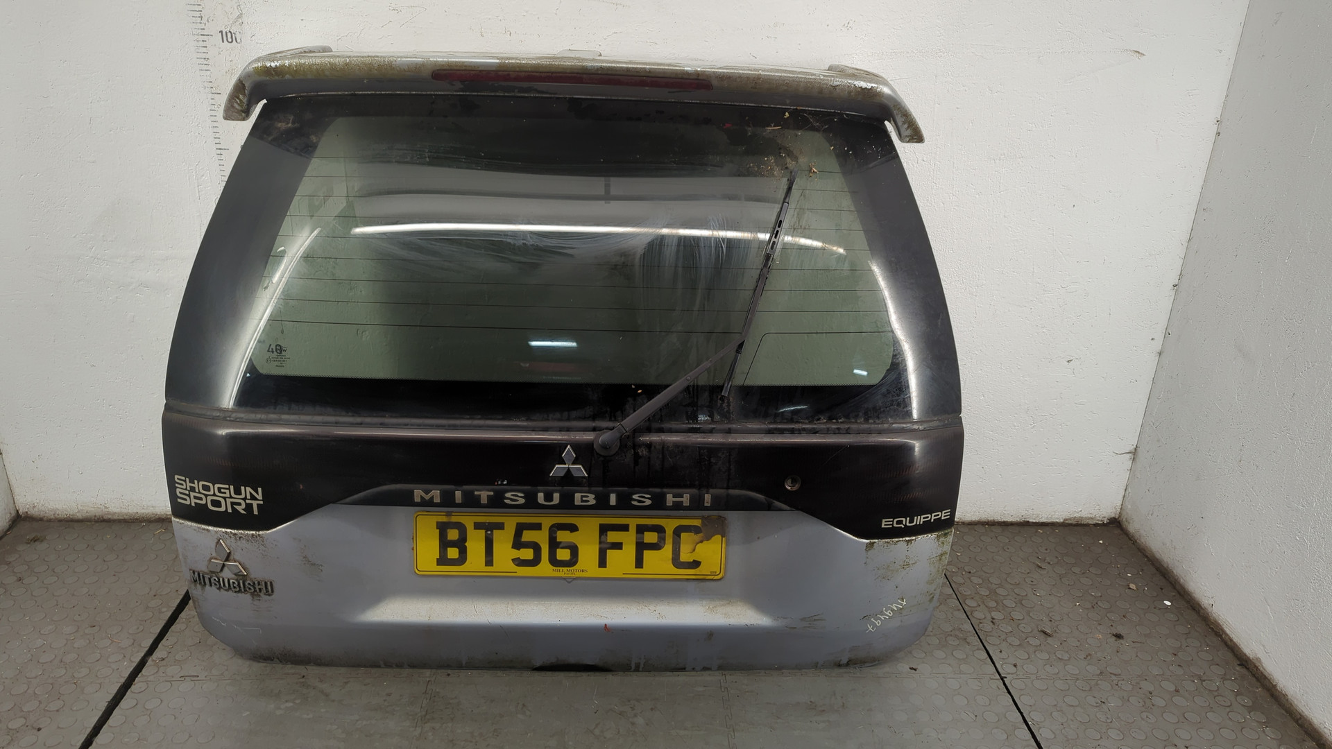 Дверь багажника