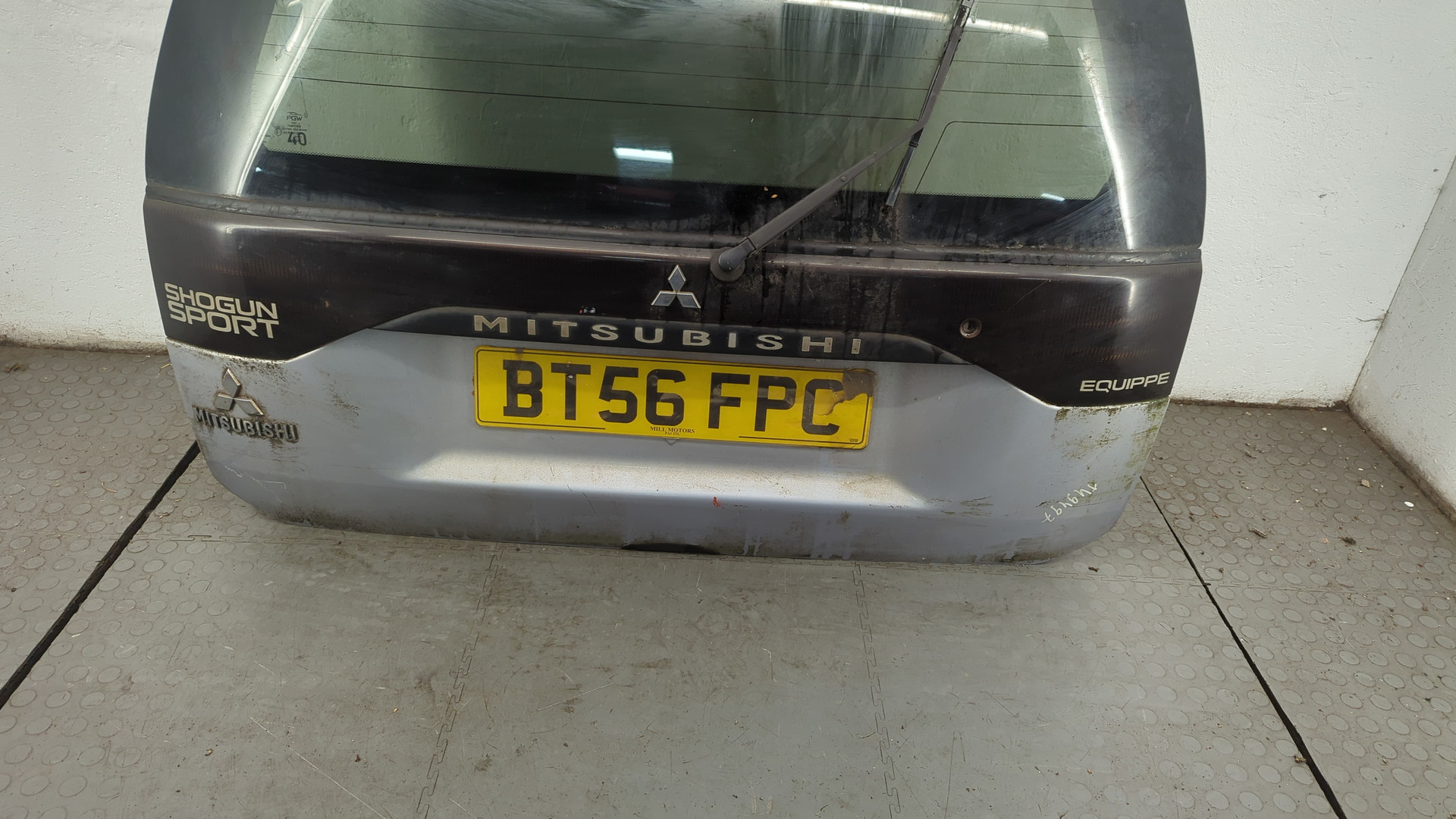 Дверь багажника