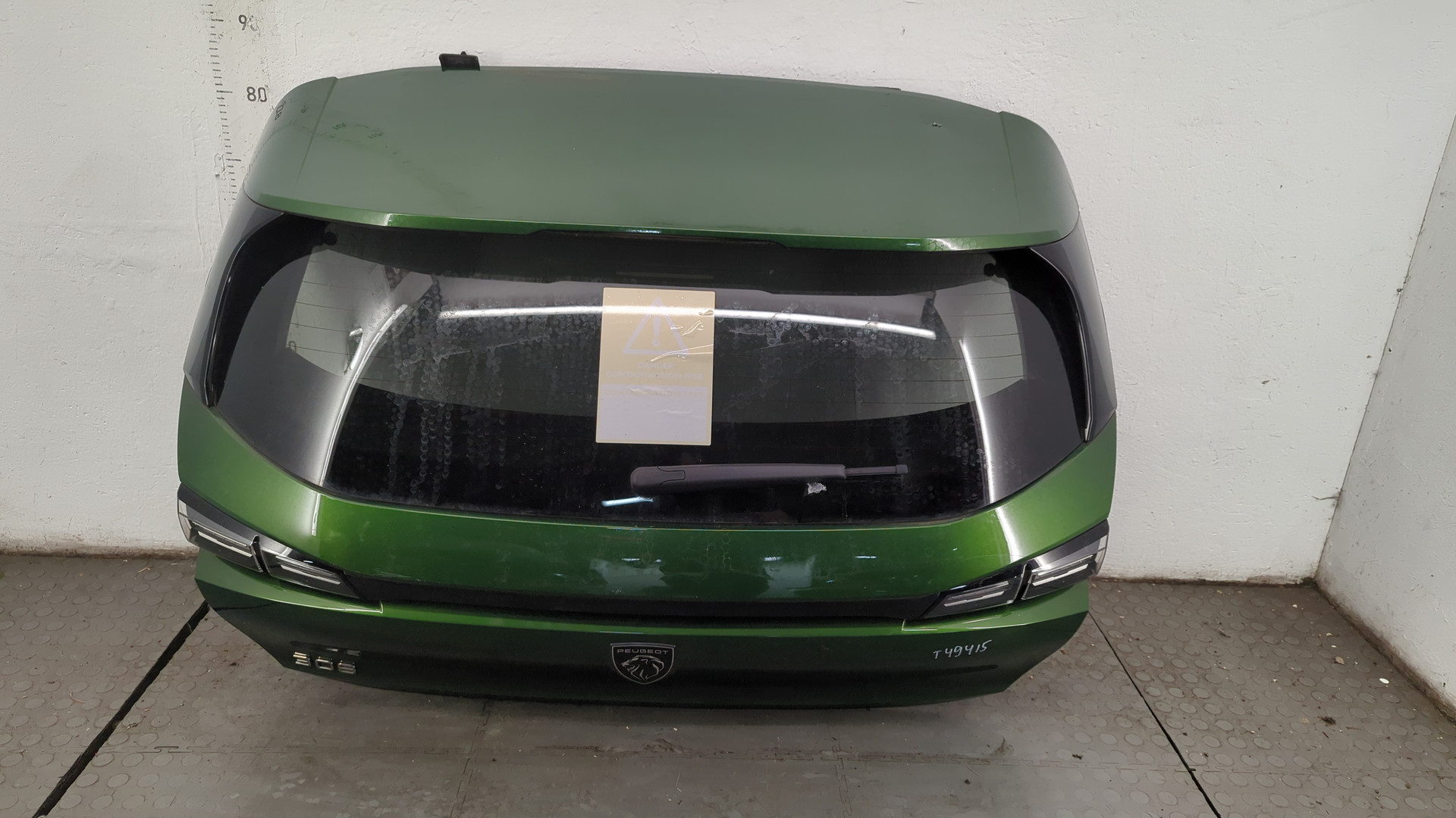 Дверь багажника