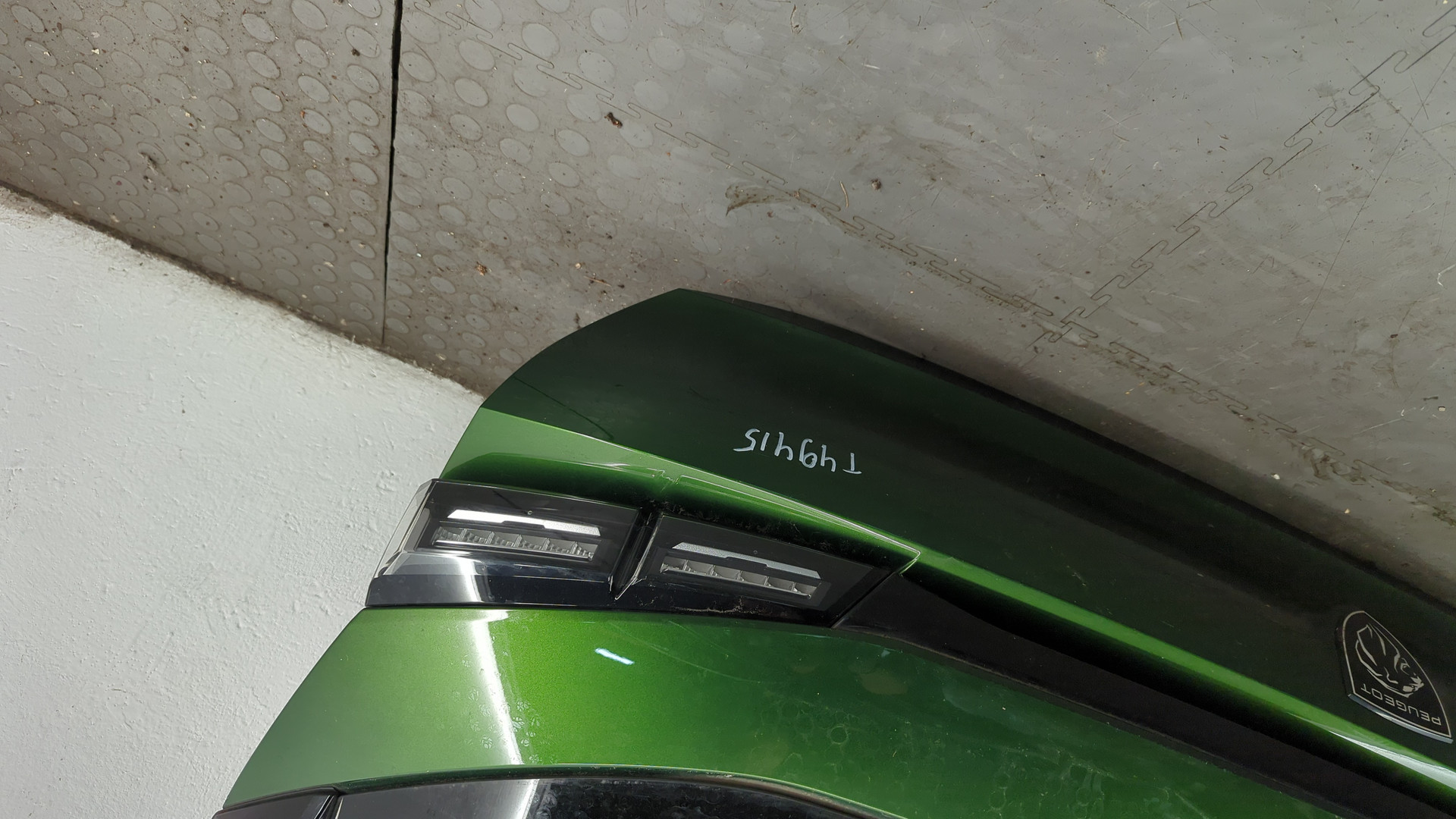 Дверь багажника