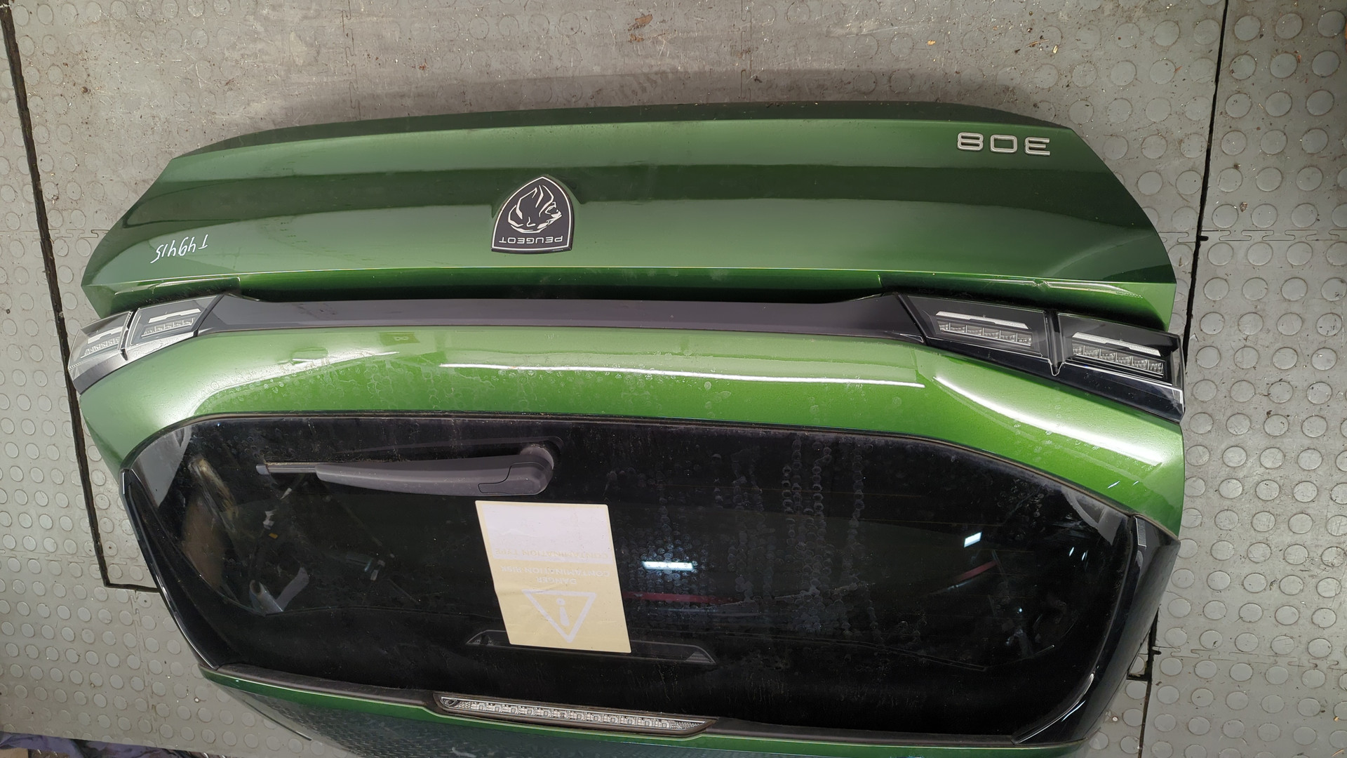 Дверь багажника