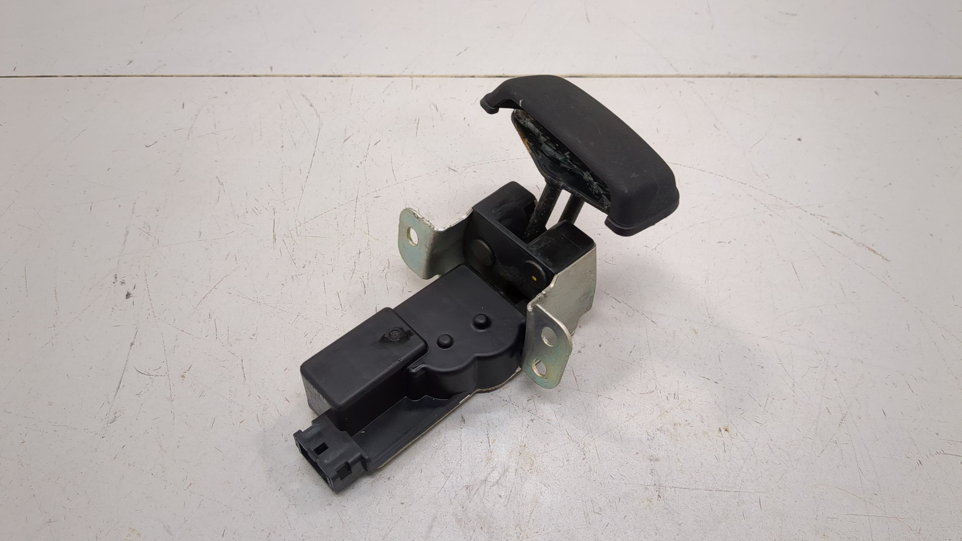 Замок бокового стекла