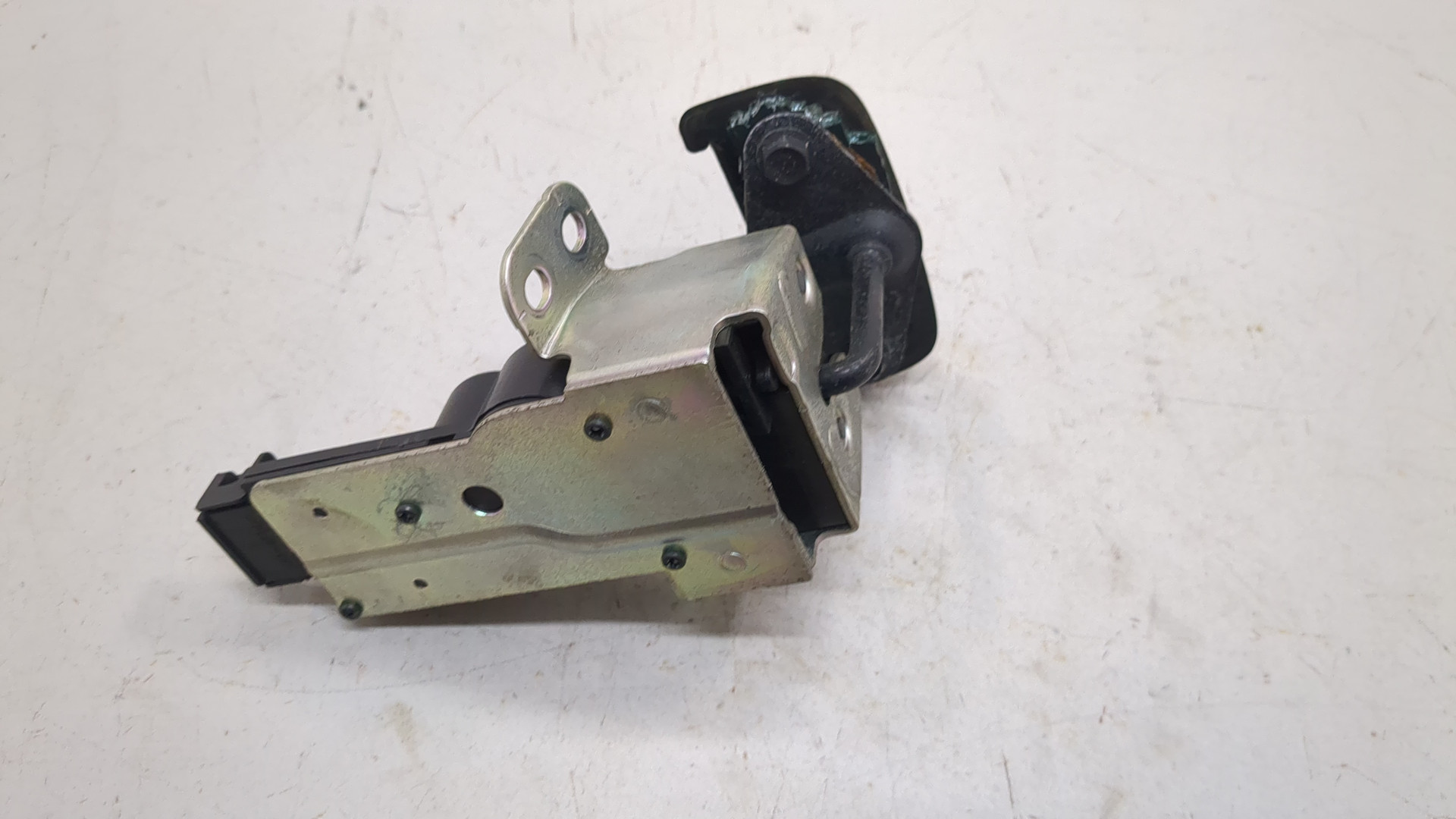 Замок бокового стекла