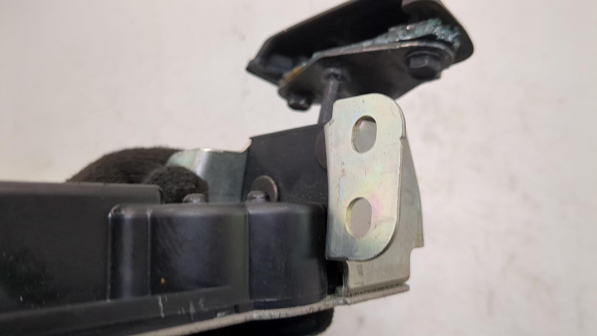 Замок бокового стекла