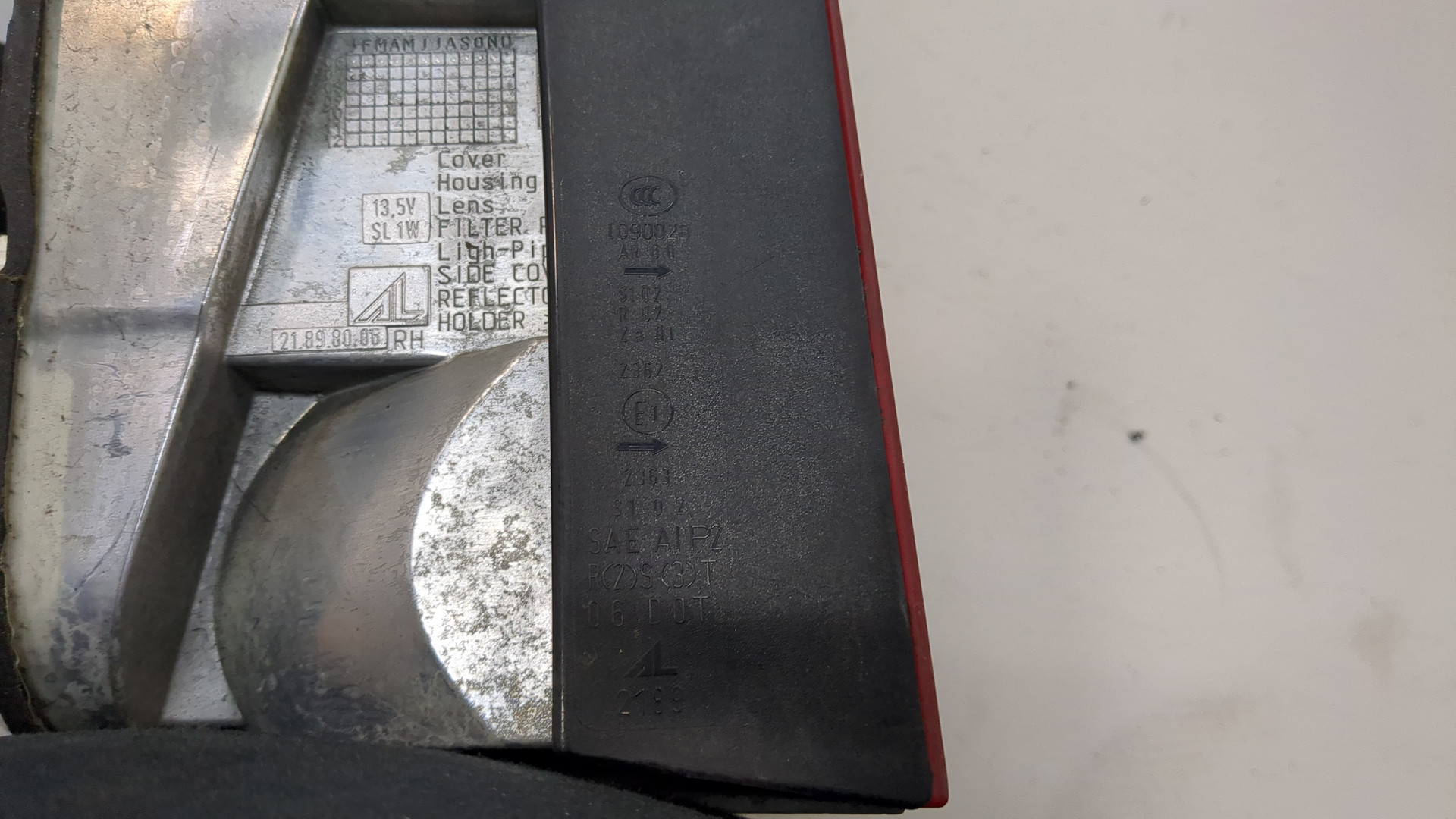 Фонарь задний правый