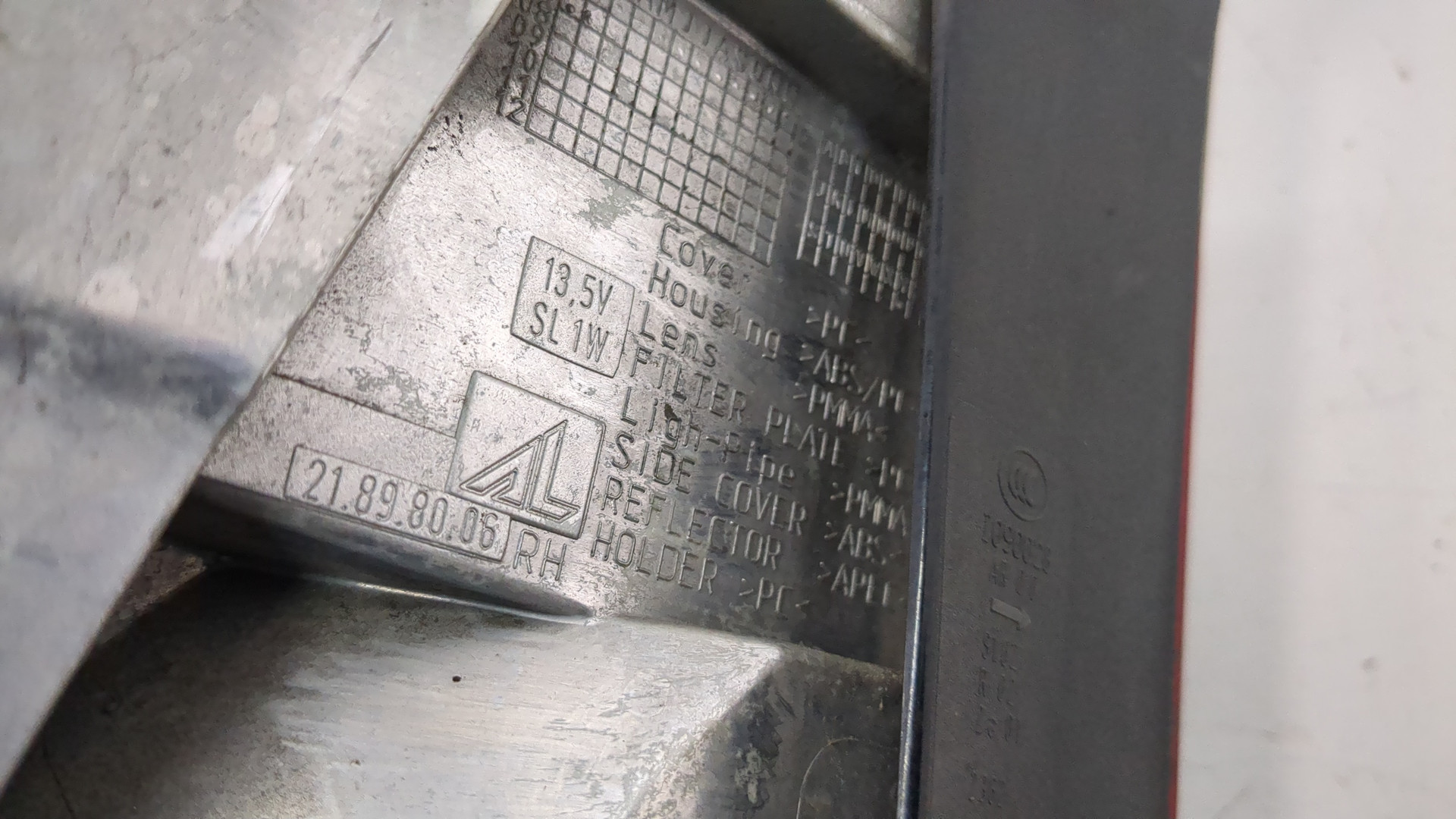 Фонарь задний правый