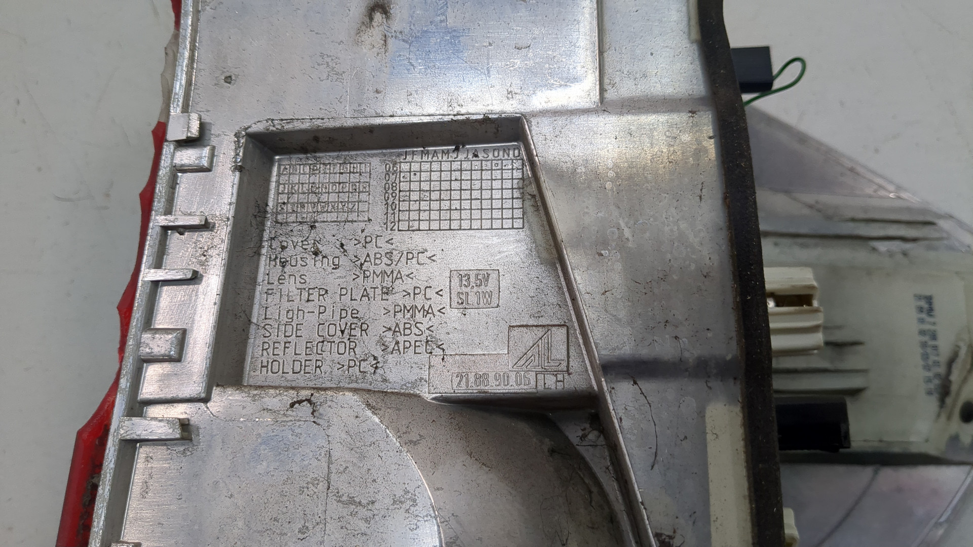 Фонарь задний левый