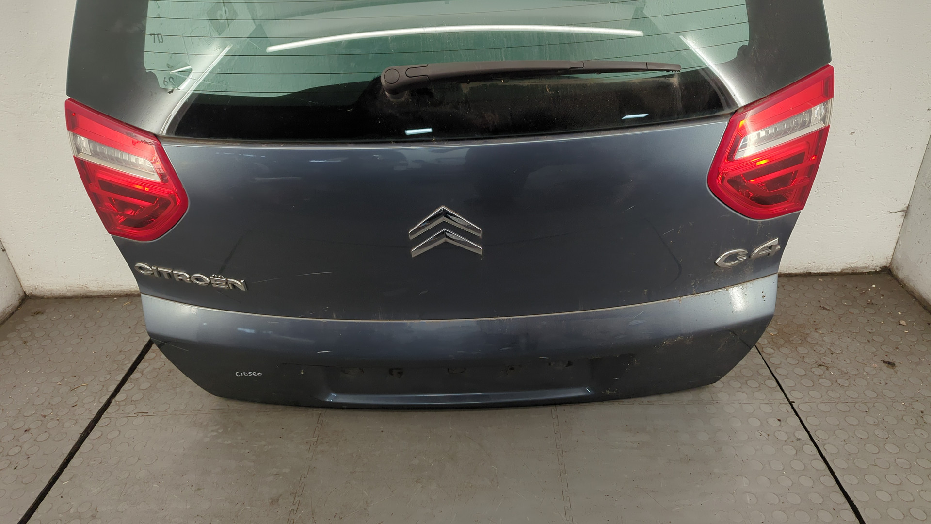 Дверь багажника