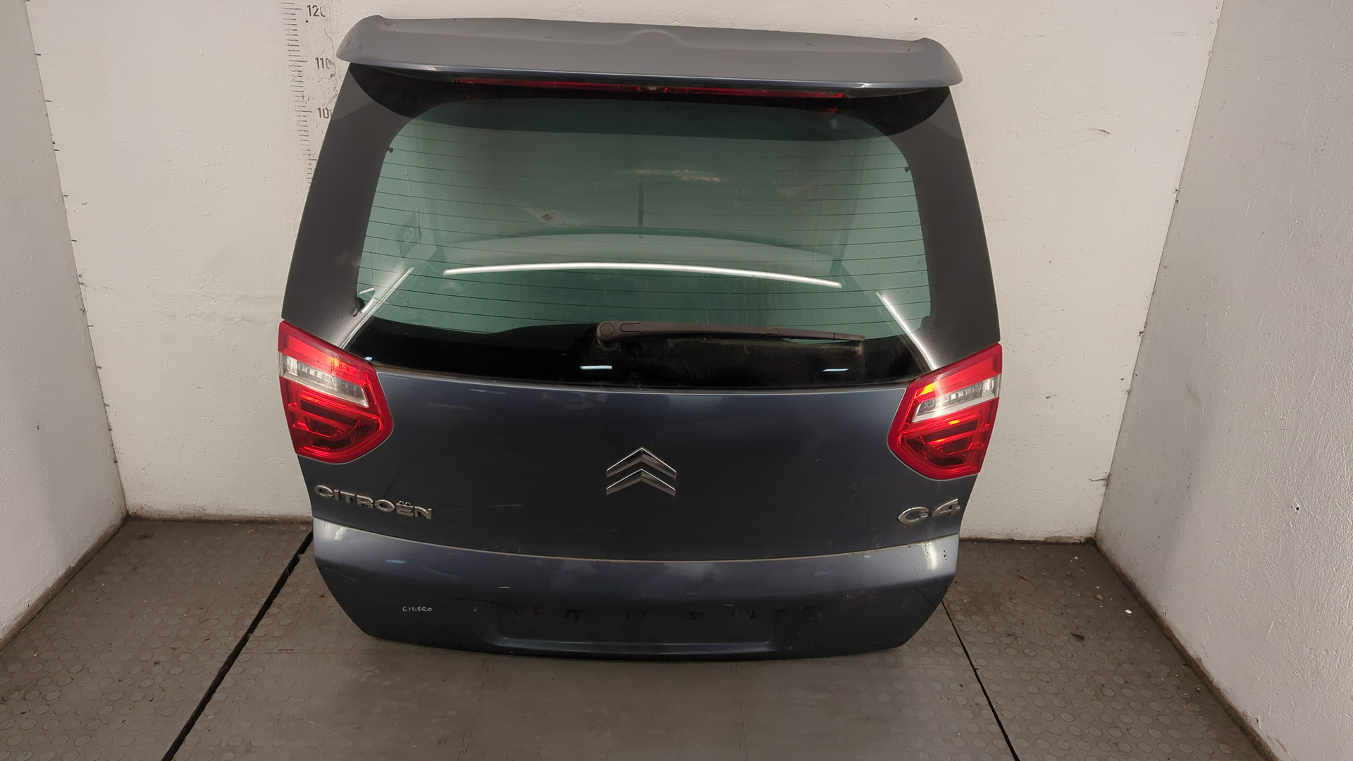 Дверь багажника