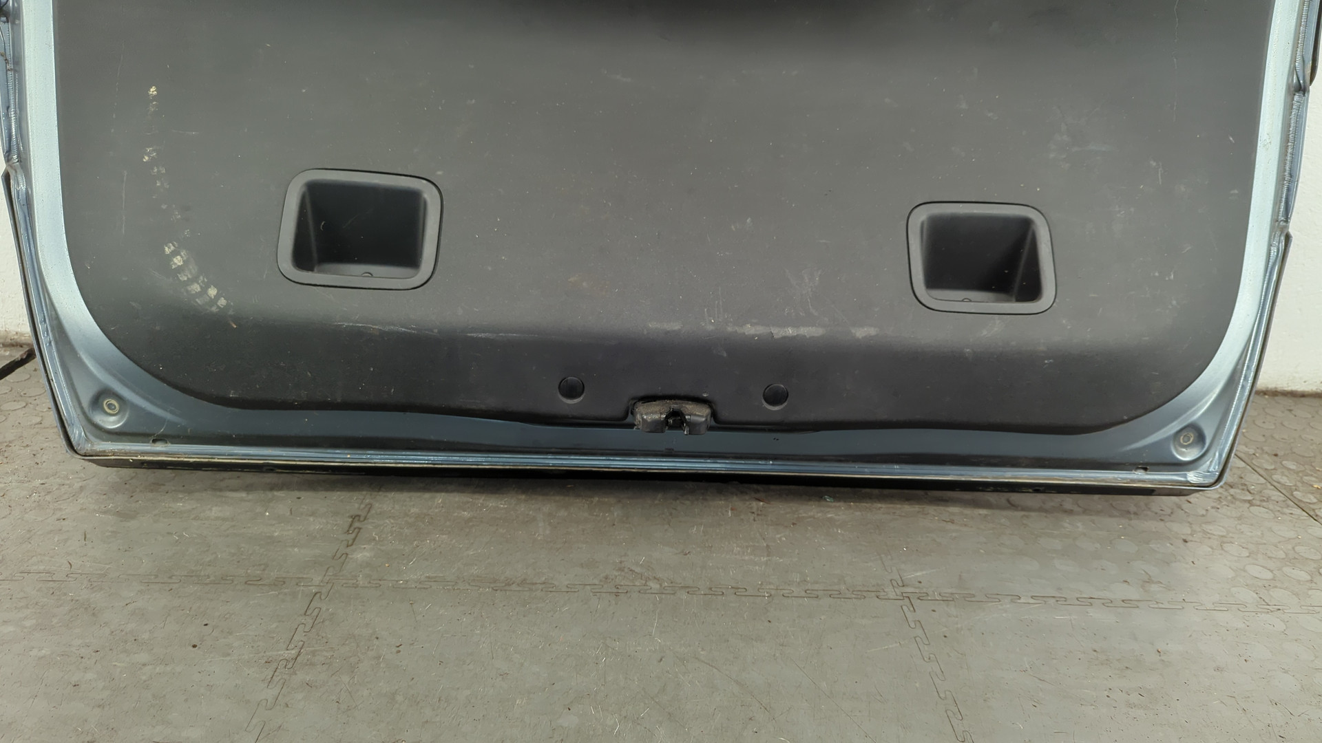 Дверь багажника