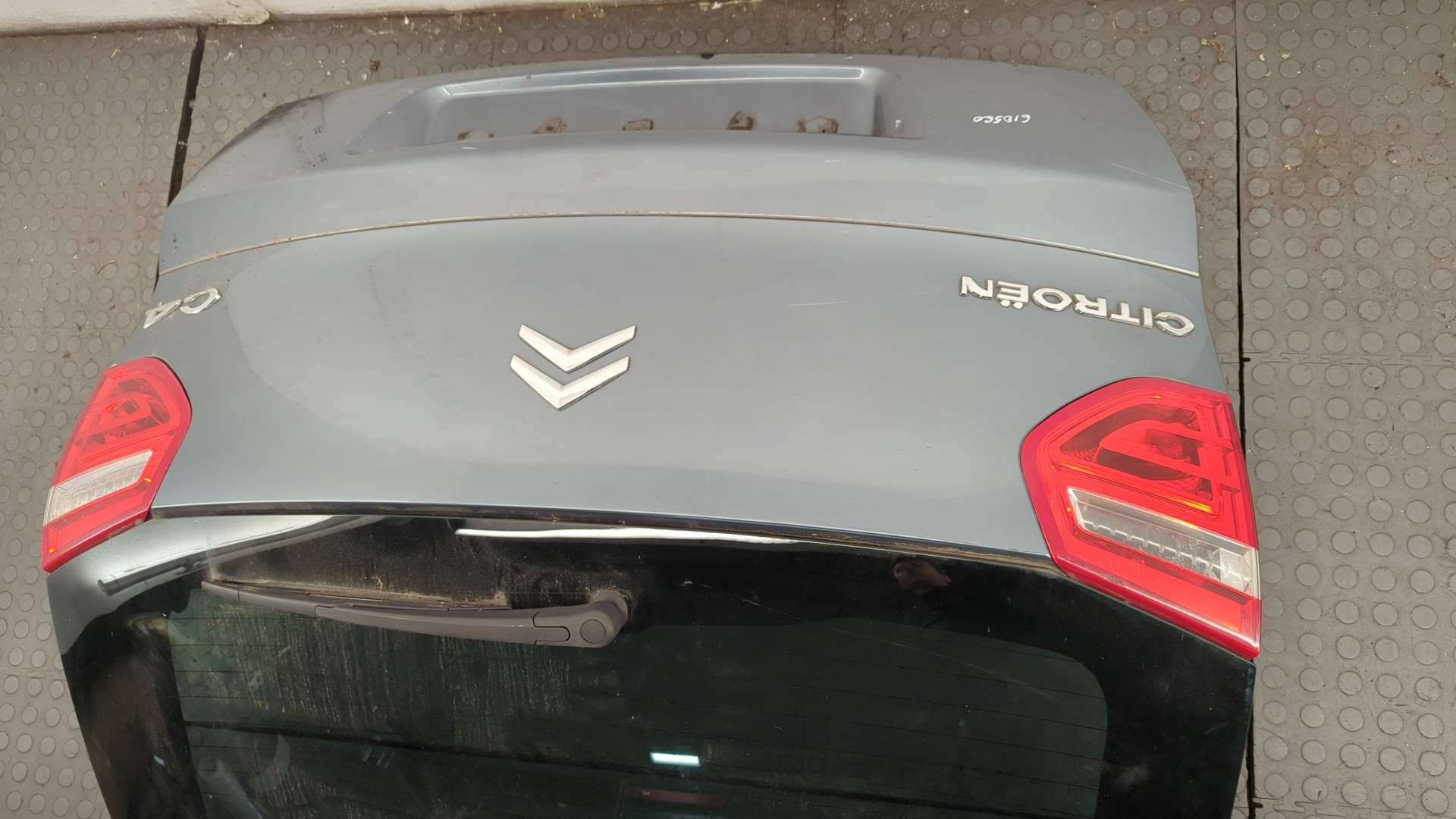 Дверь багажника