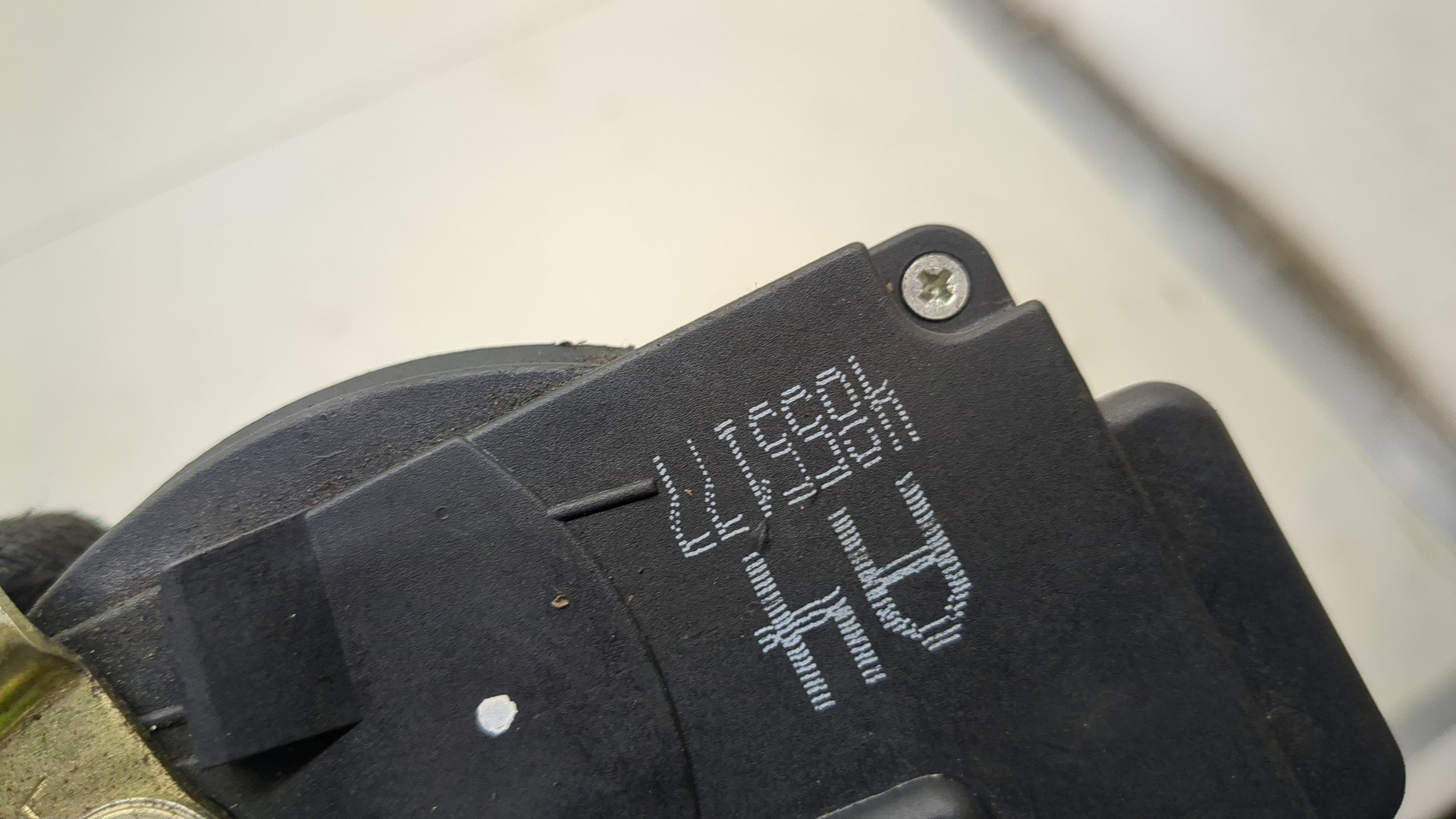 Замок двери передней левой